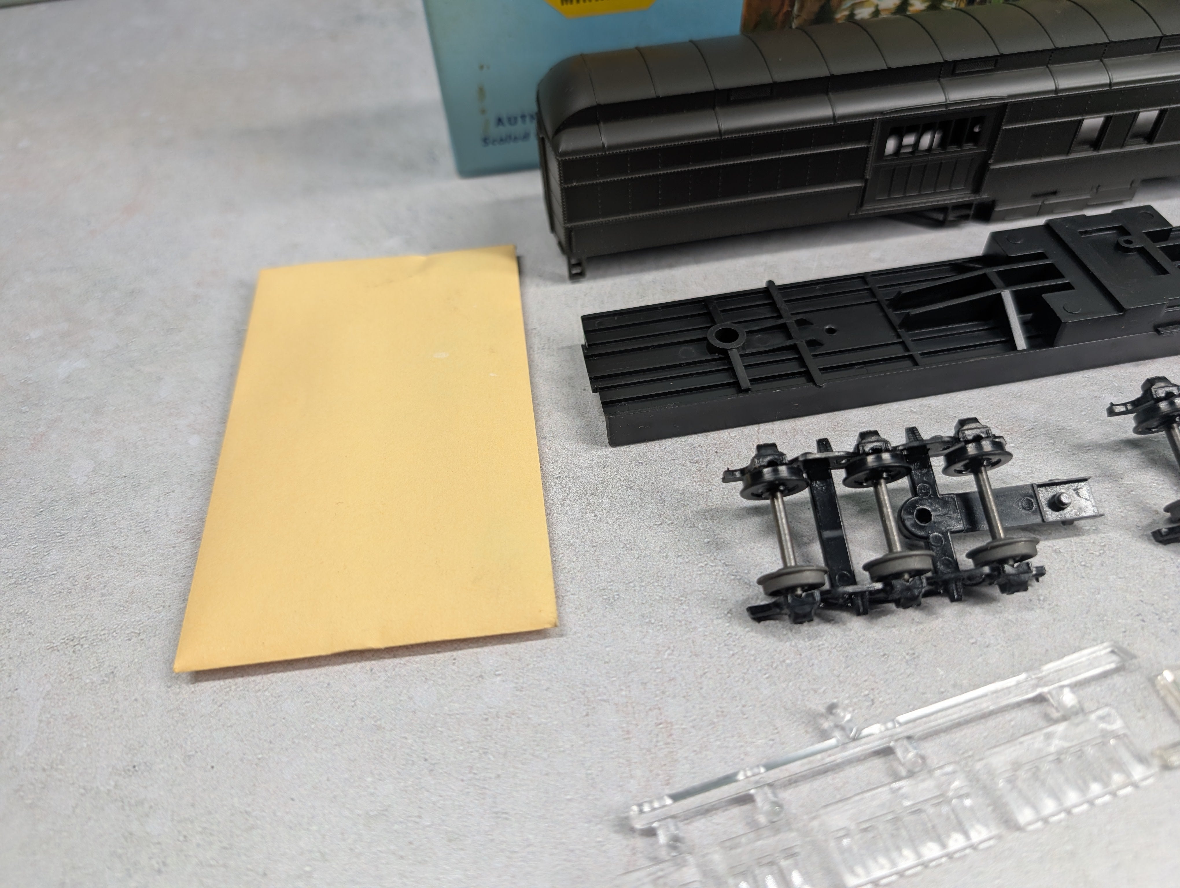 USED Athearn 1840 HO Scale RPO Passenger Car Undecorated