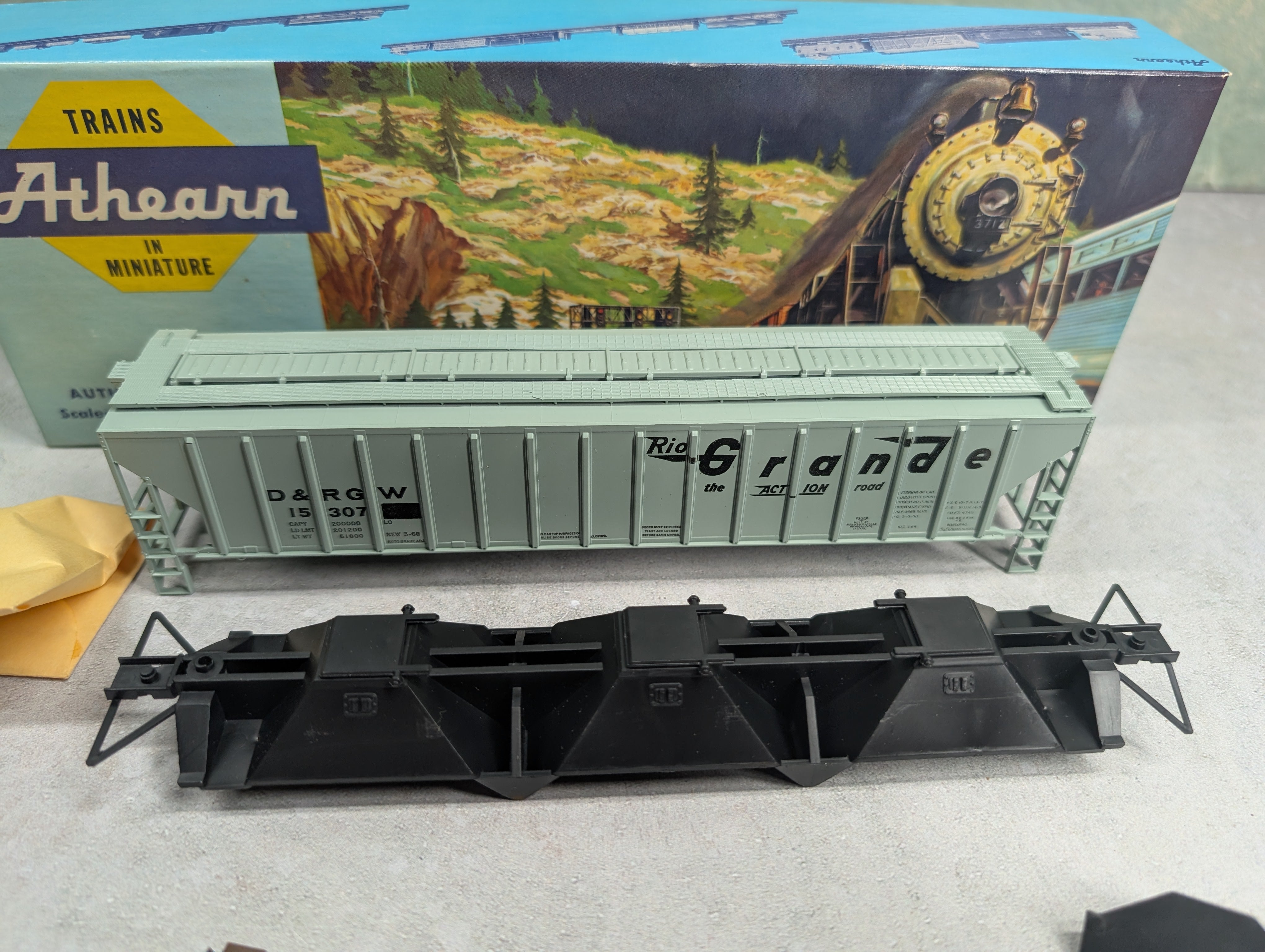 USED Athearn 5309 HO Scale 3-Bay Covered Hopper Rio Grande DRGW #15307