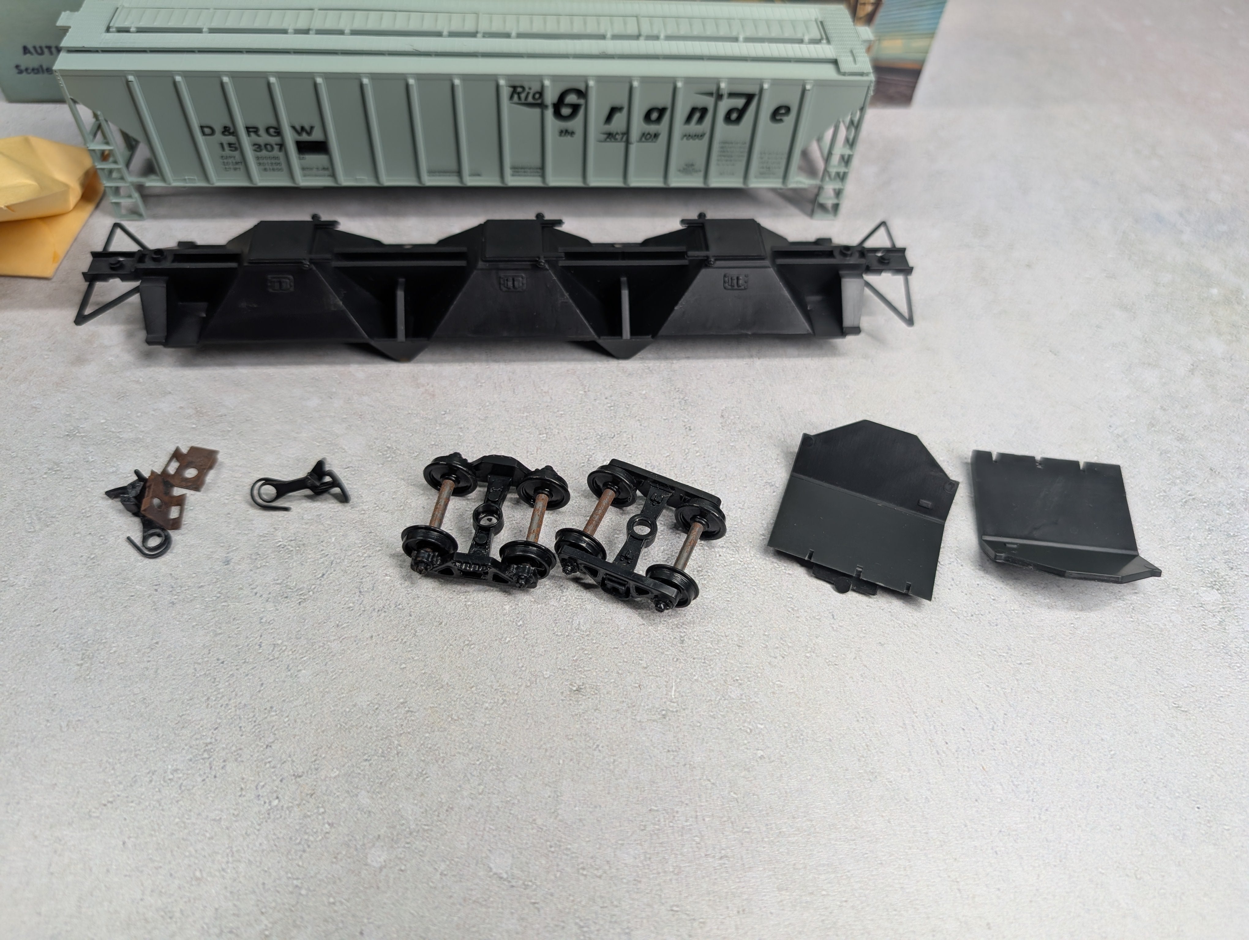 USED Athearn 5309 HO Scale 3-Bay Covered Hopper Rio Grande DRGW #15307