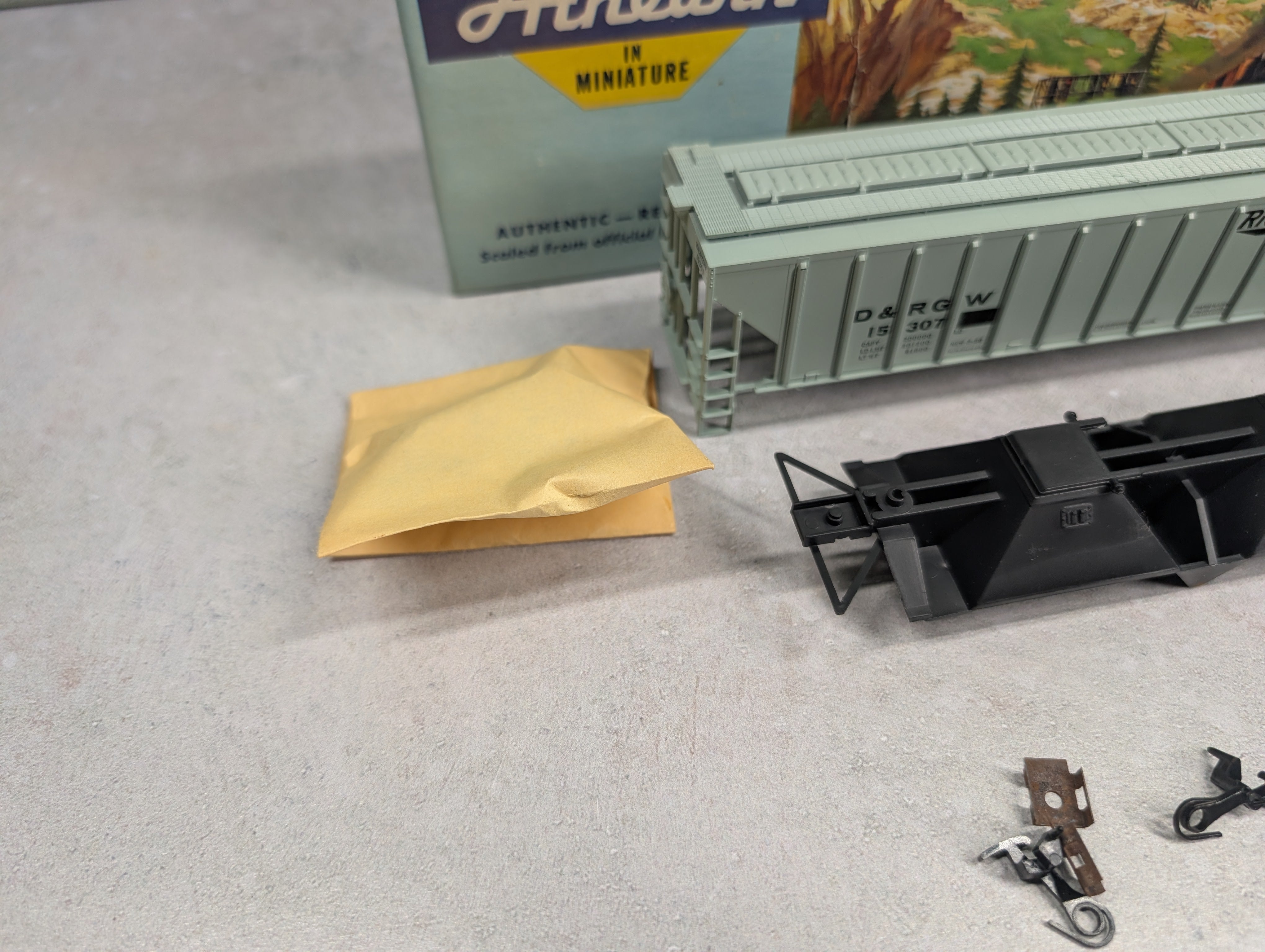 USED Athearn 5309 HO Scale 3-Bay Covered Hopper Rio Grande DRGW #15307