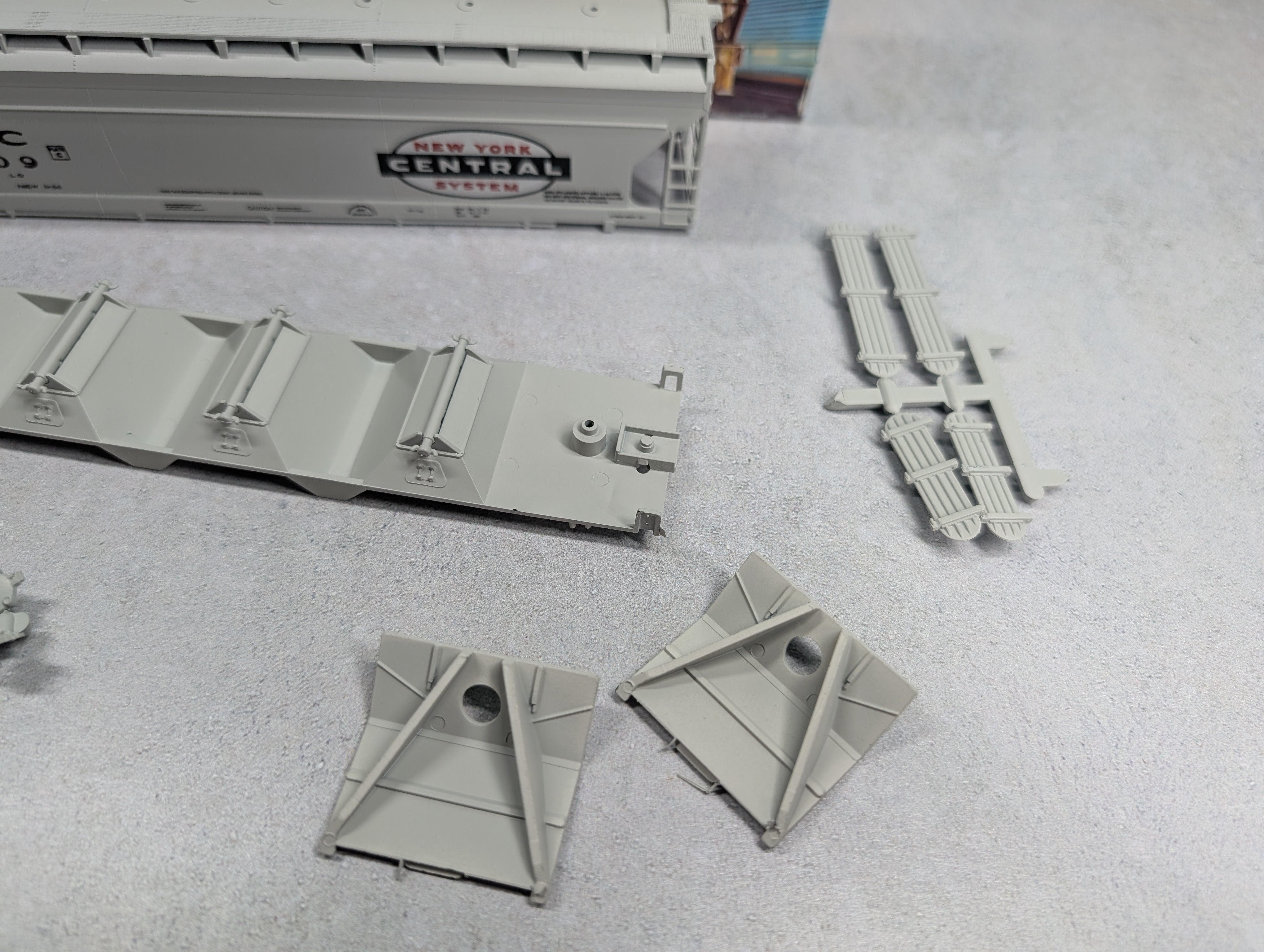 USED Athearn 338 HO Scale ACF Centerflow Hopper New York Central NYC #886809 Bev-Bel