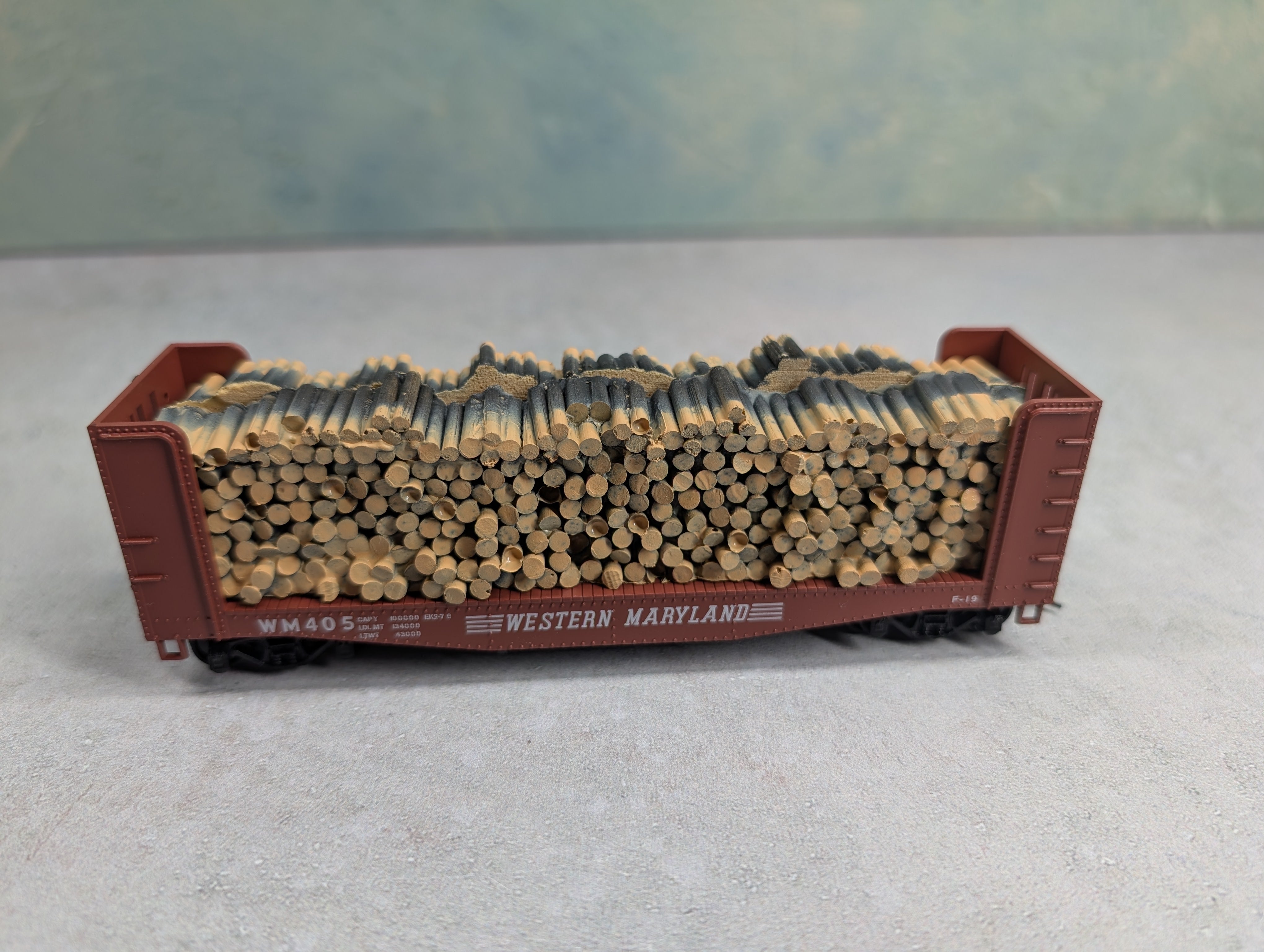 USED Athearn 1461 HO Scale Pulpwood Bulkhead Flat Car Western Maryland WM #405 w/ Load