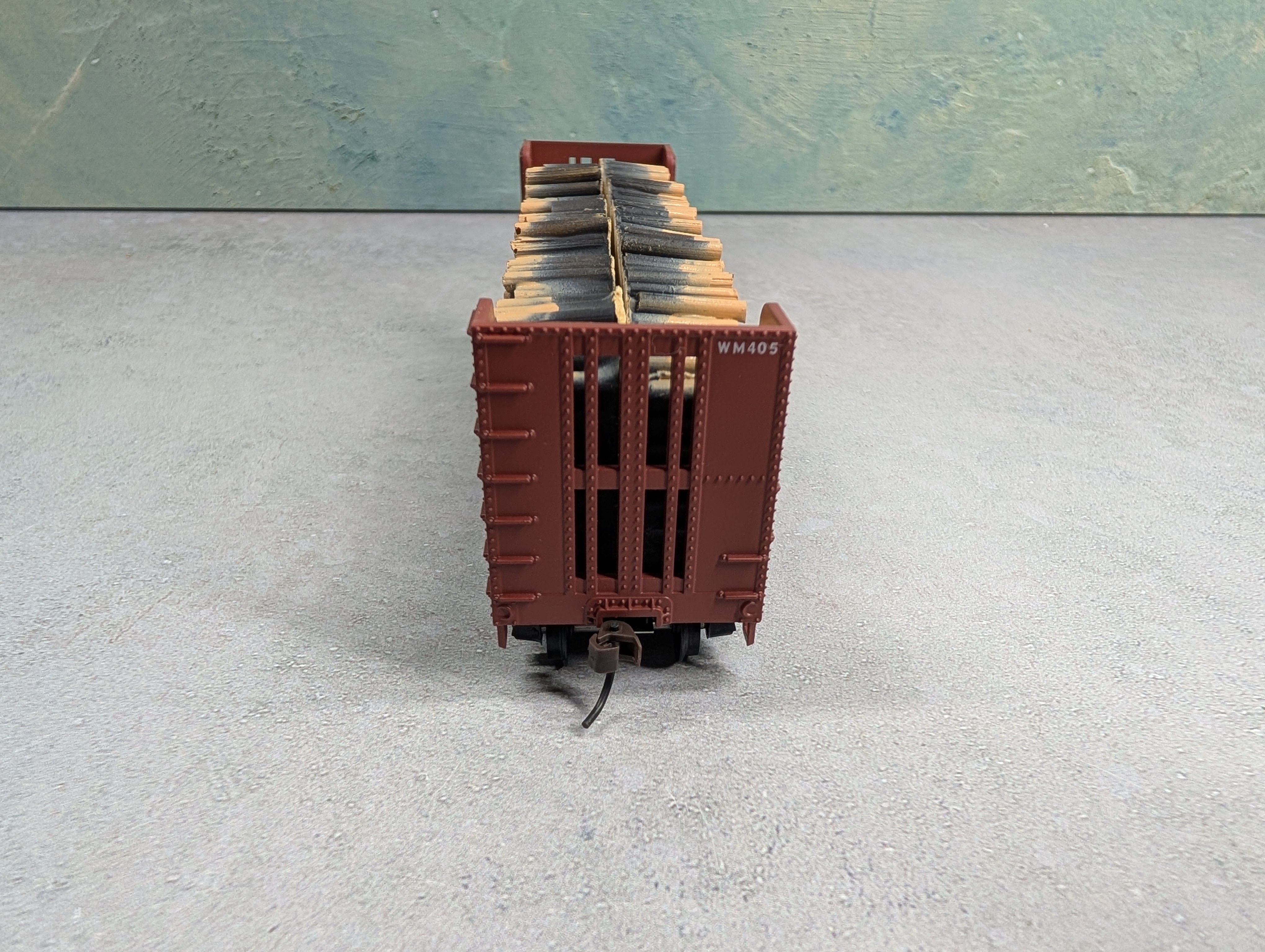 USED Athearn 1461 HO Scale Pulpwood Bulkhead Flat Car Western Maryland WM #405 w/ Load