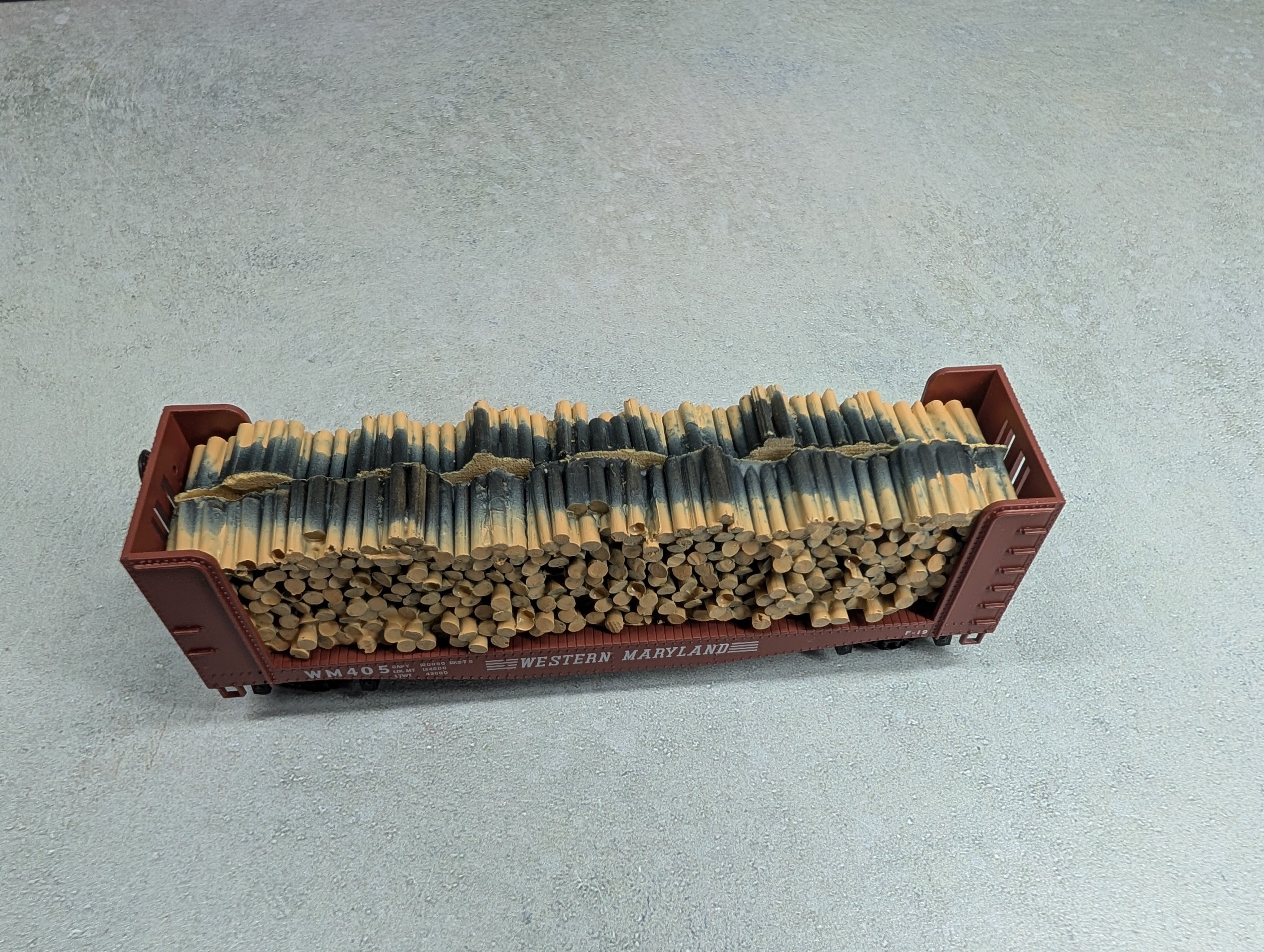 USED Athearn 1461 HO Scale Pulpwood Bulkhead Flat Car Western Maryland WM #405 w/ Load