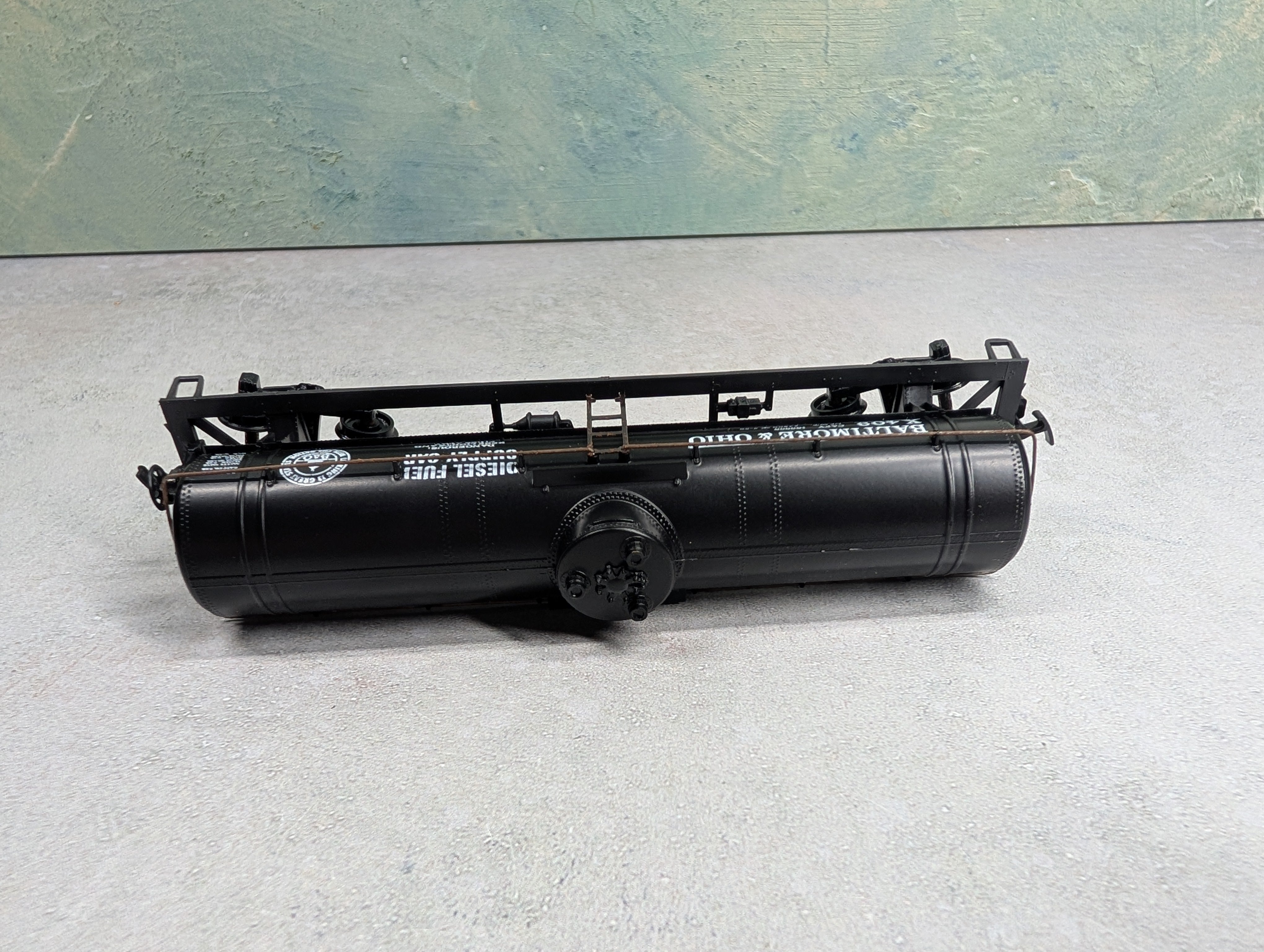 USED Athearn 1577 HO Scale Single Dome Tank Car Baltimore and Ohio #X409