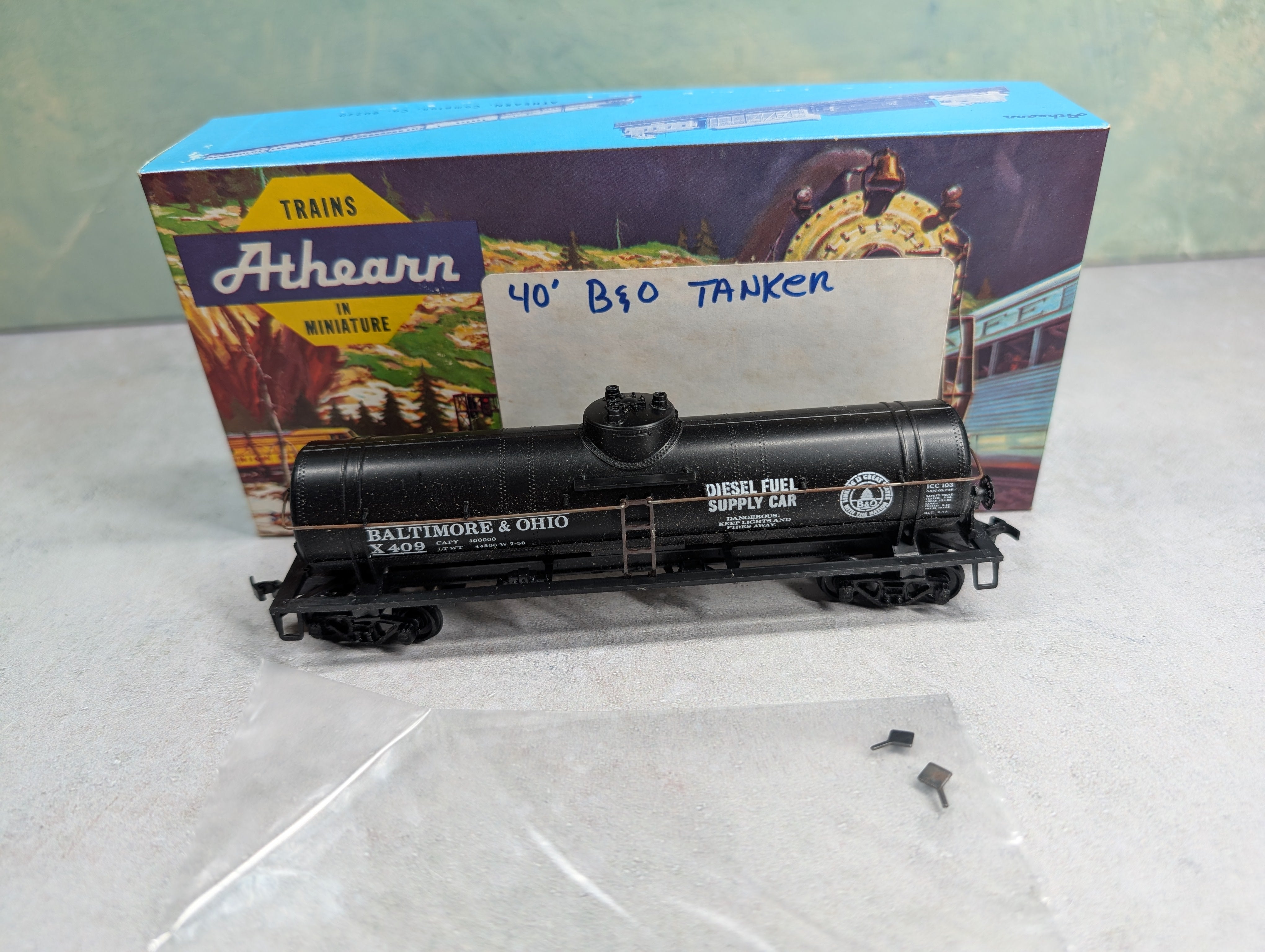 USED Athearn 1577 HO Scale Single Dome Tank Car Baltimore and Ohio #X409