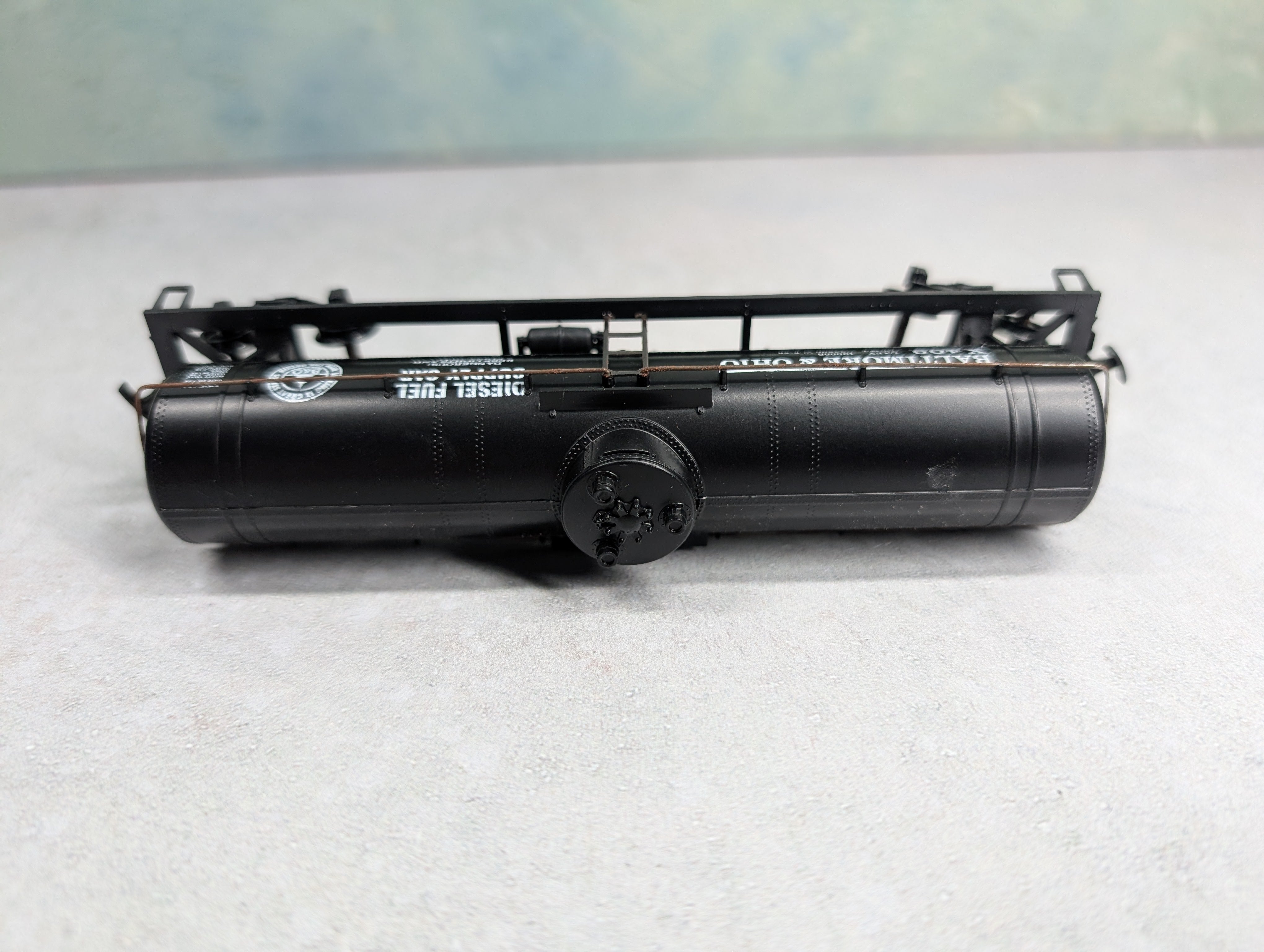 USED Athearn 1577 HO Scale Single Dome Tank Car Baltimore and Ohio #X409