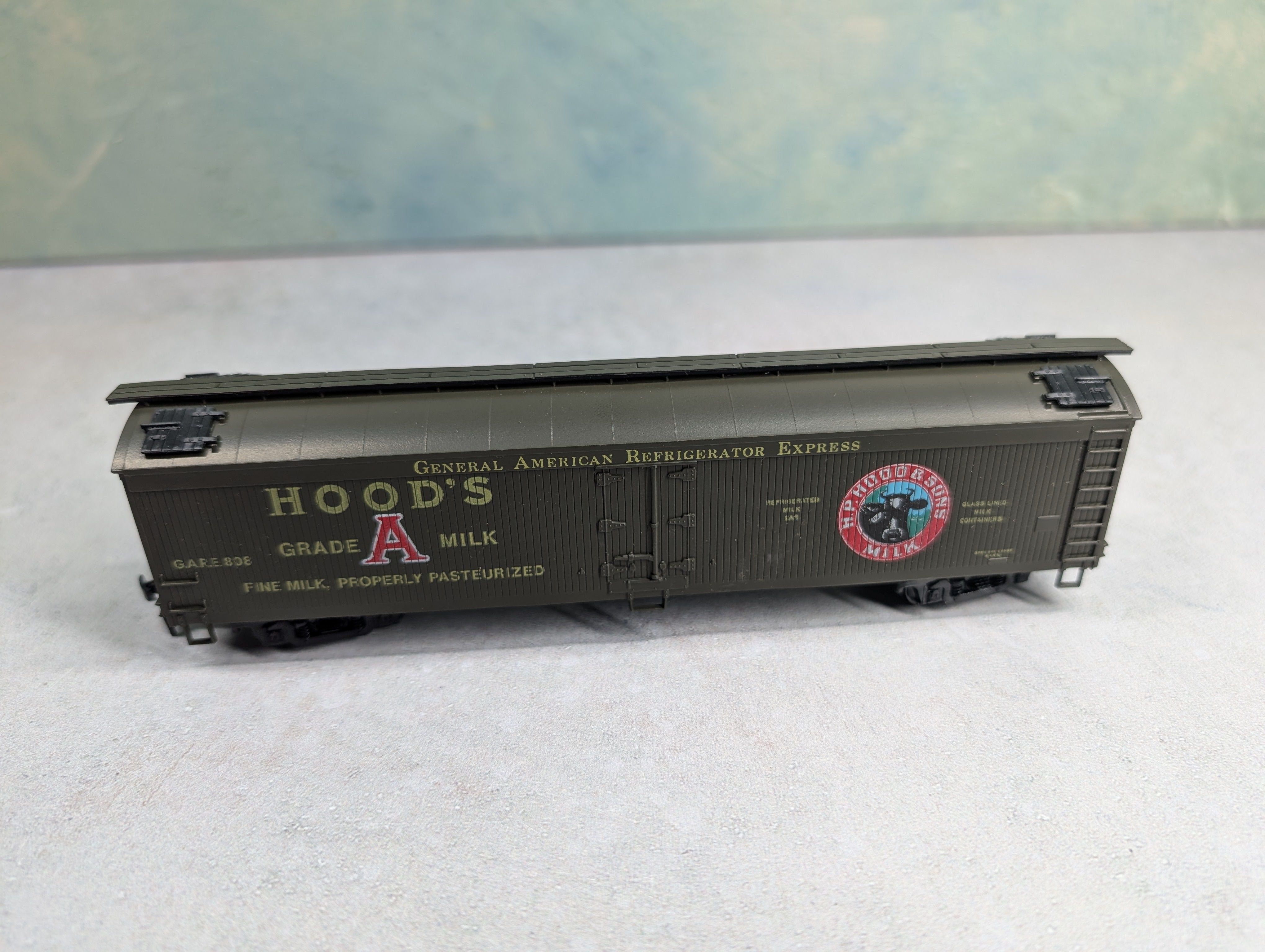 USED Athearn 5341 HO Scale 50' Express Reefer Hood's Dairy GARE #808