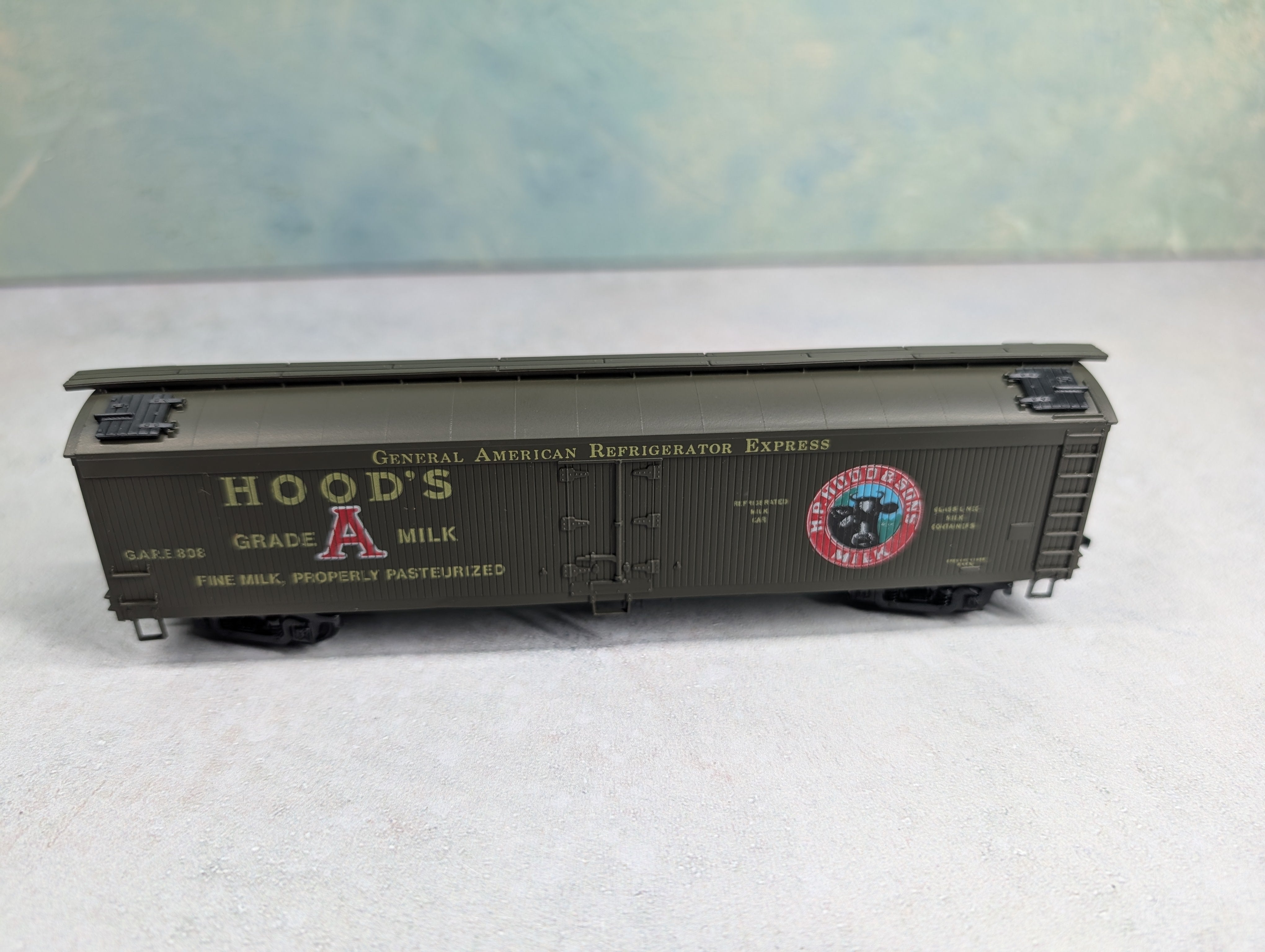 USED Athearn 5341 HO Scale 50' Express Reefer Hood's Dairy GARE #808