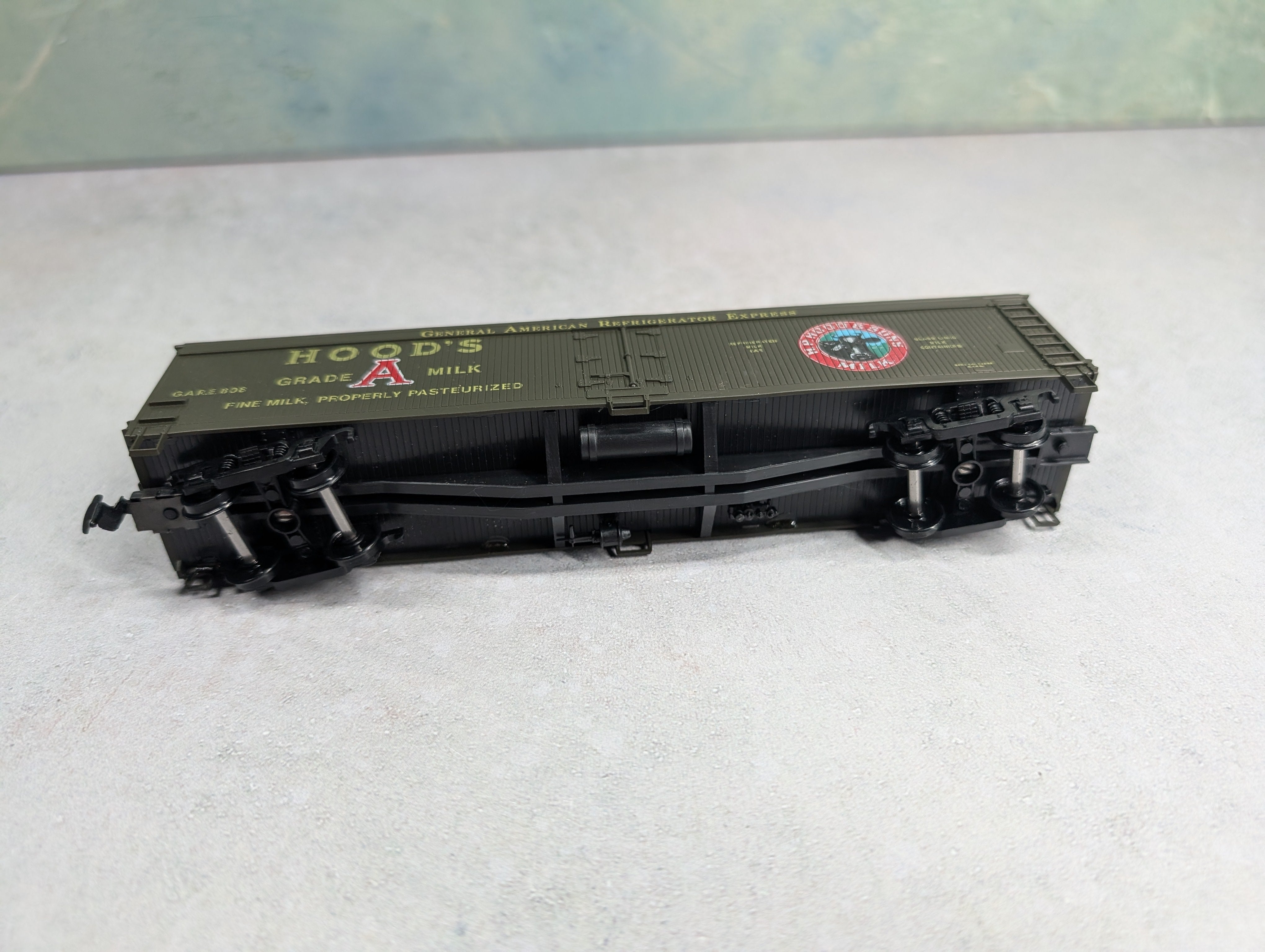 USED Athearn 5341 HO Scale 50' Express Reefer Hood's Dairy GARE #808