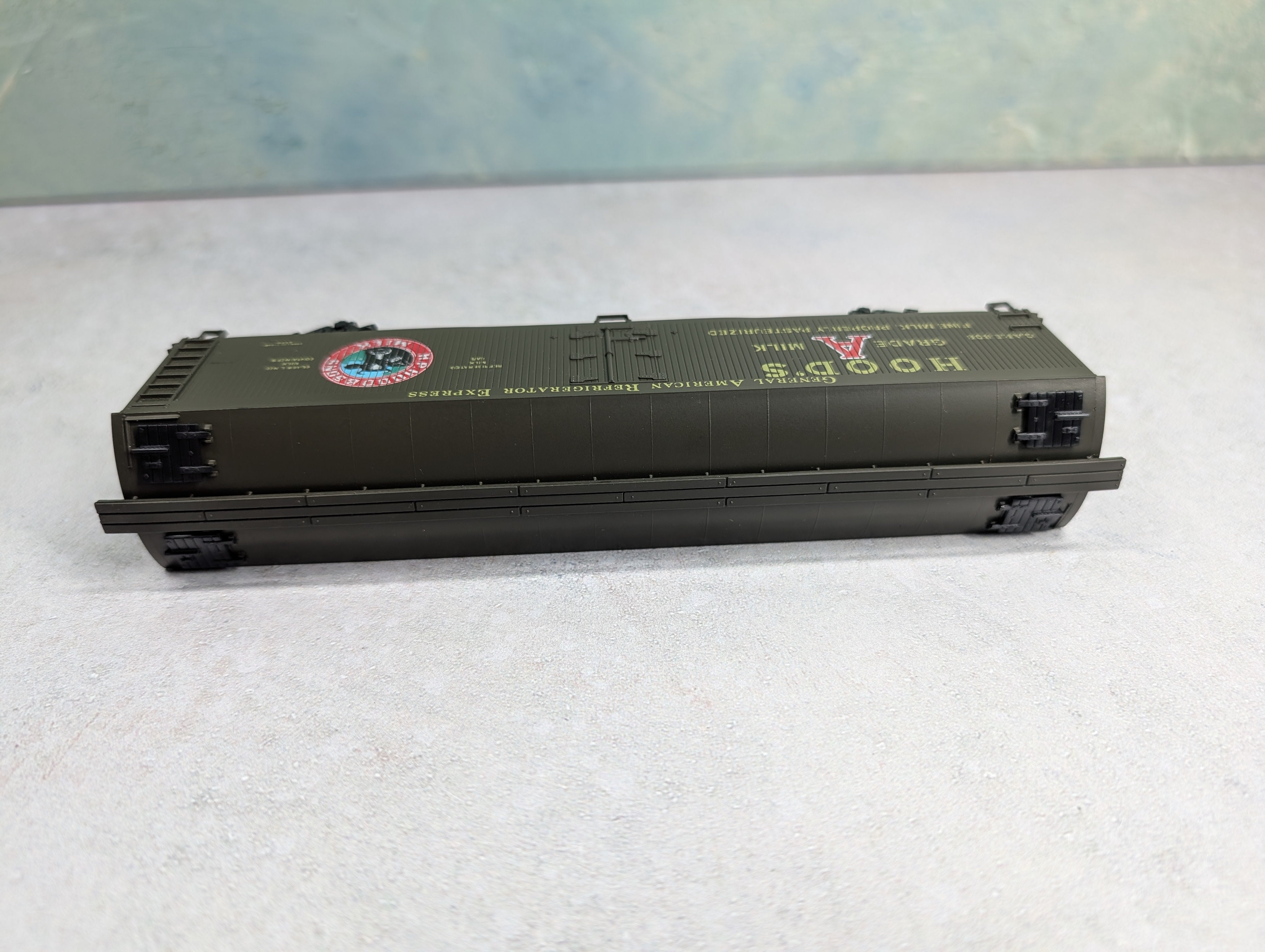 USED Athearn 5341 HO Scale 50' Express Reefer Hood's Dairy GARE #808