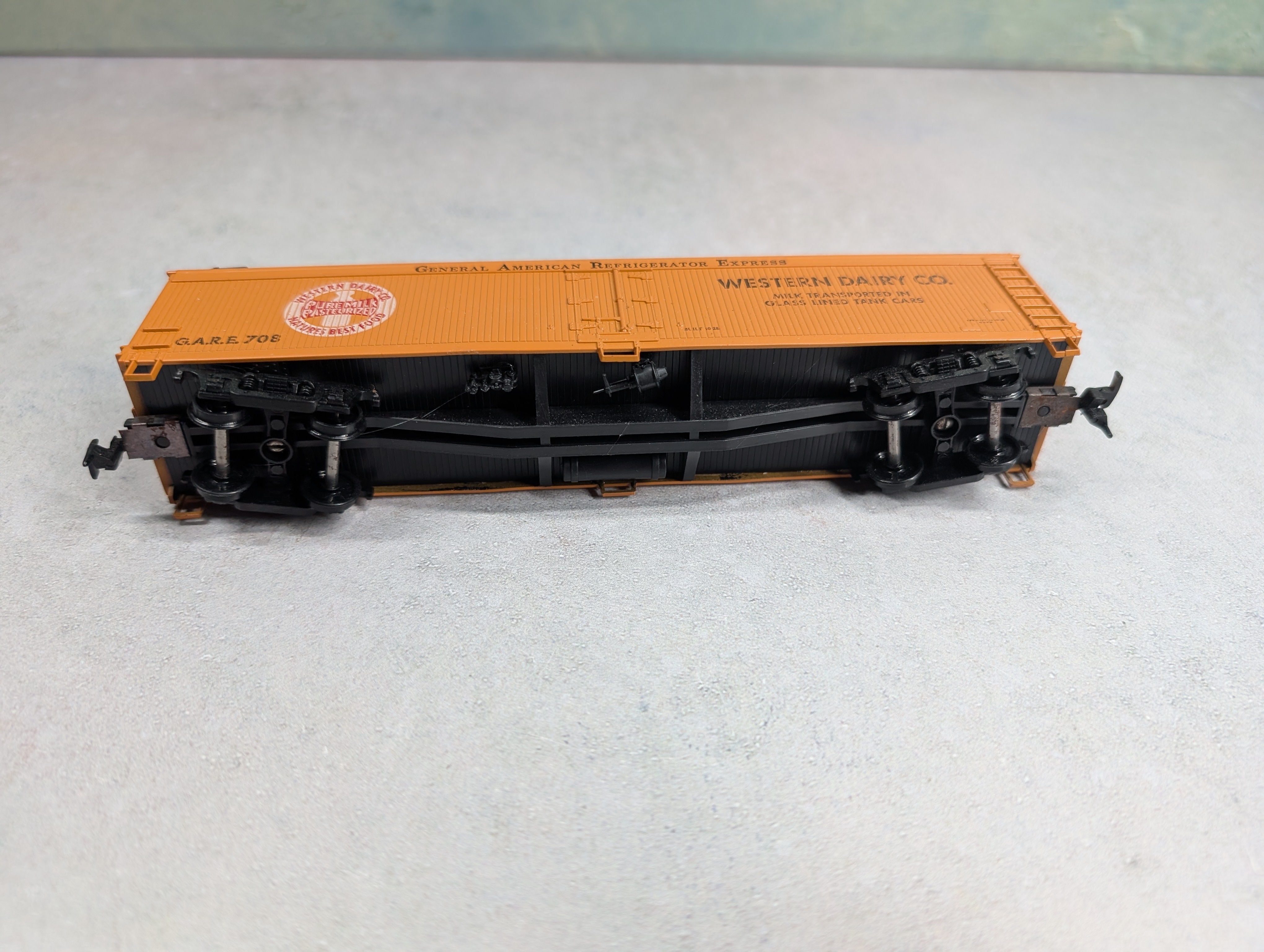 USED Athearn 5342 HO Scale 50' Express Reefer Western Dairy Co. GARE #708