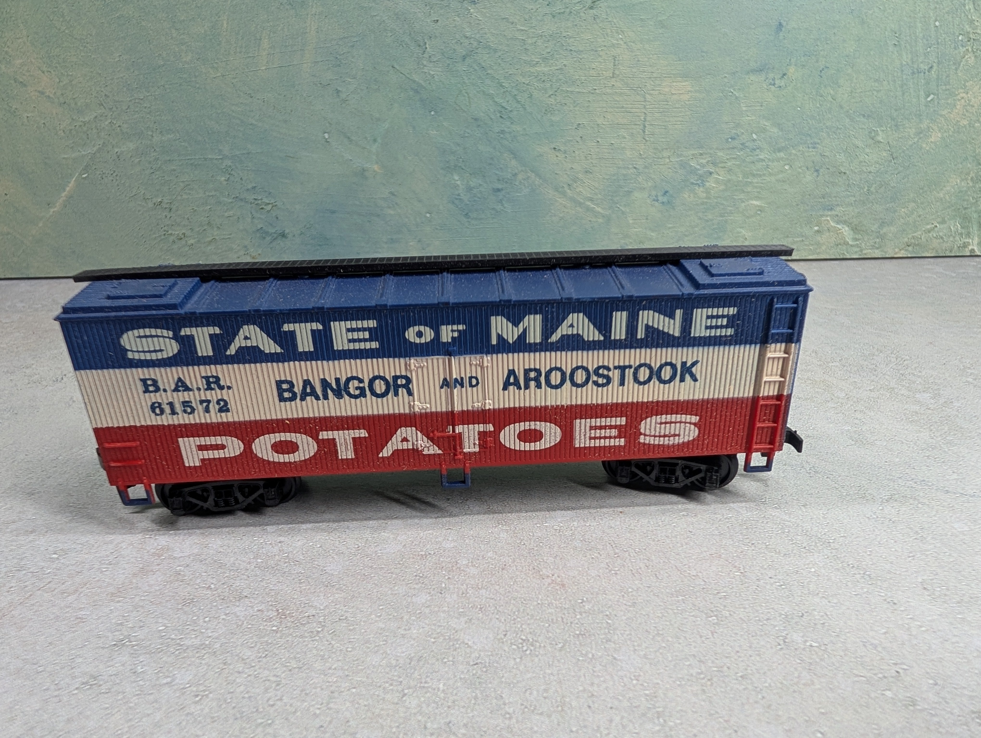 USED HO Scale 40' Wooden Billboard Reefer Bangor & Aroostook BAR #61572