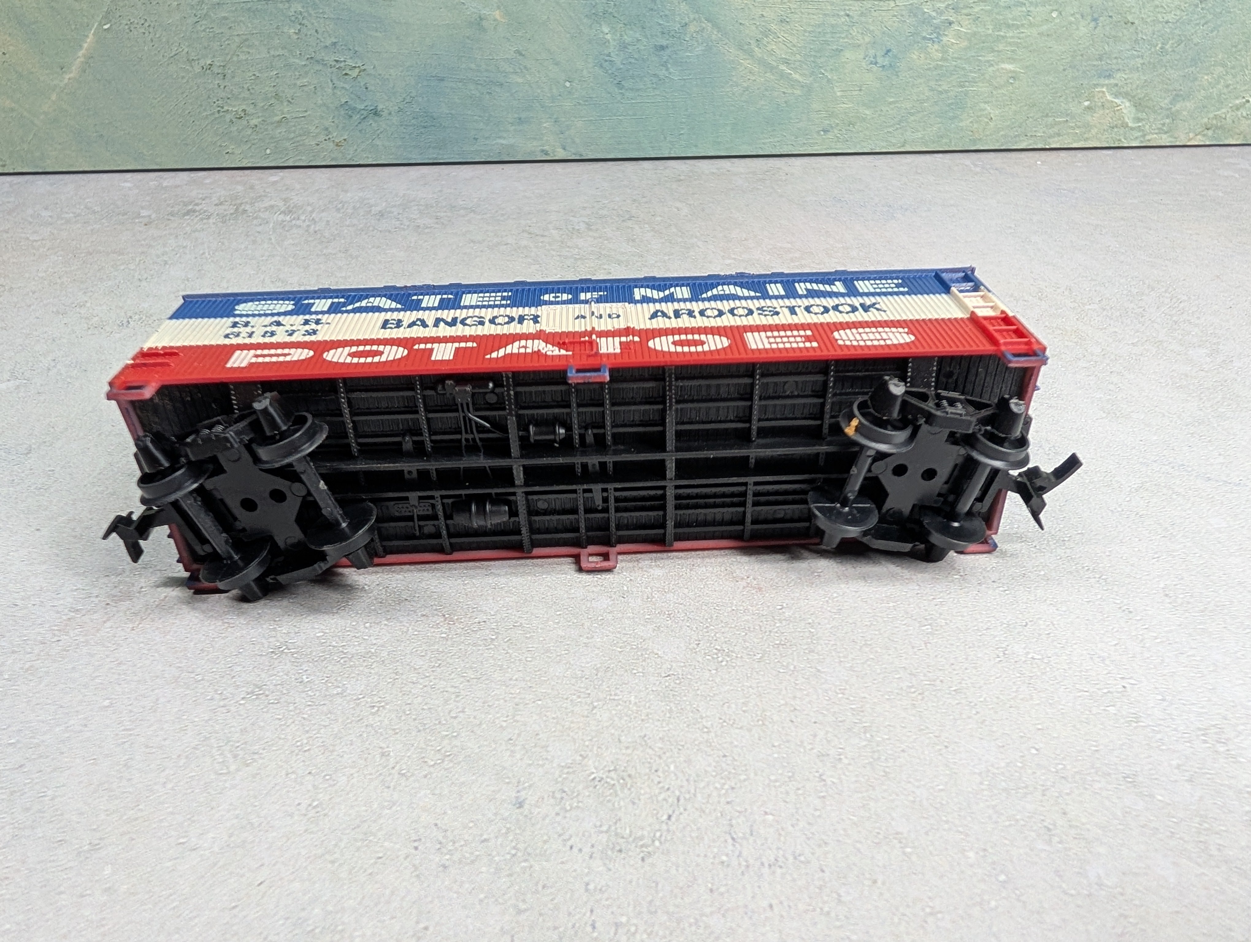 USED HO Scale 40' Wooden Billboard Reefer Bangor & Aroostook BAR #61572