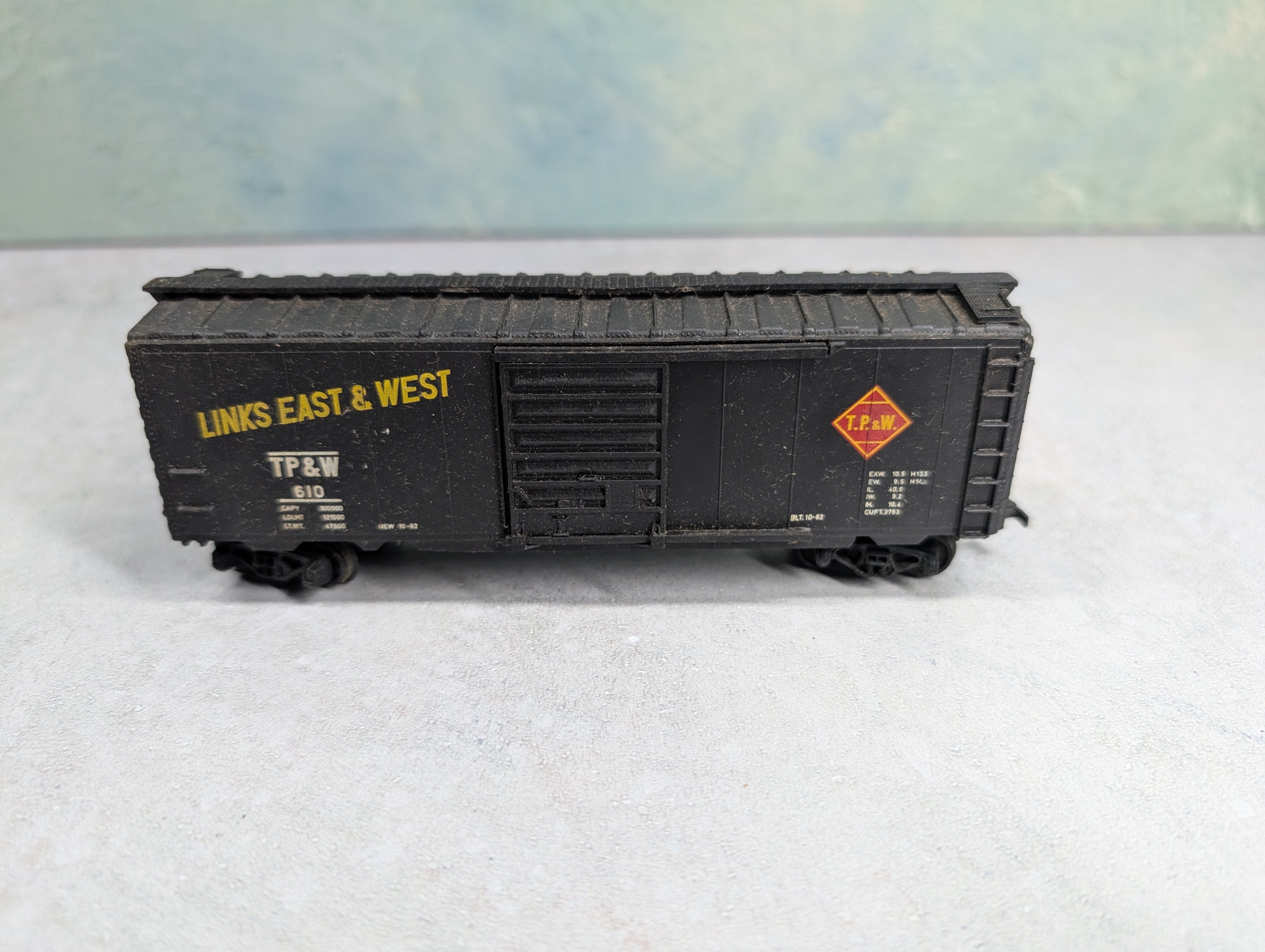 USED AHM HO Scale 40' Box Car Toledo Peoria and Western TP&W #610