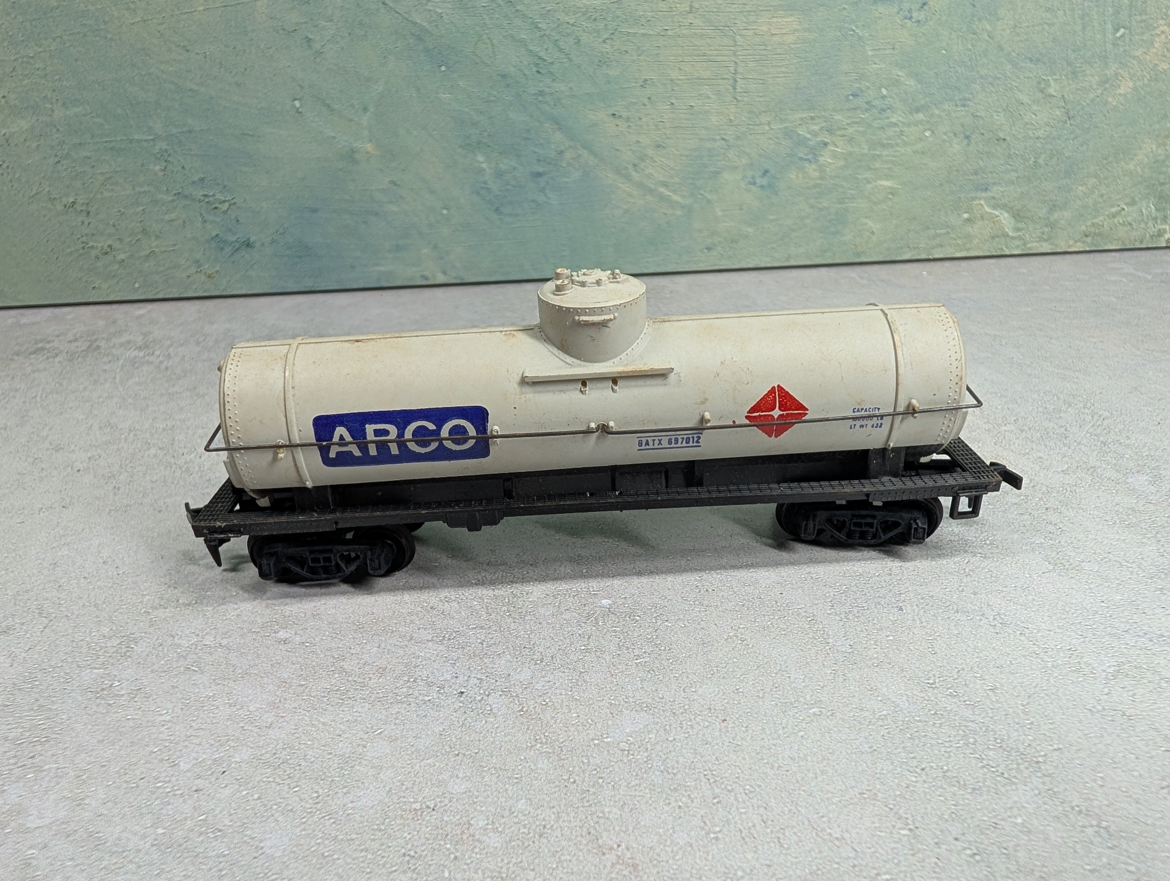 USED Tyco HO Scale Tank Car Arco GATX #697012