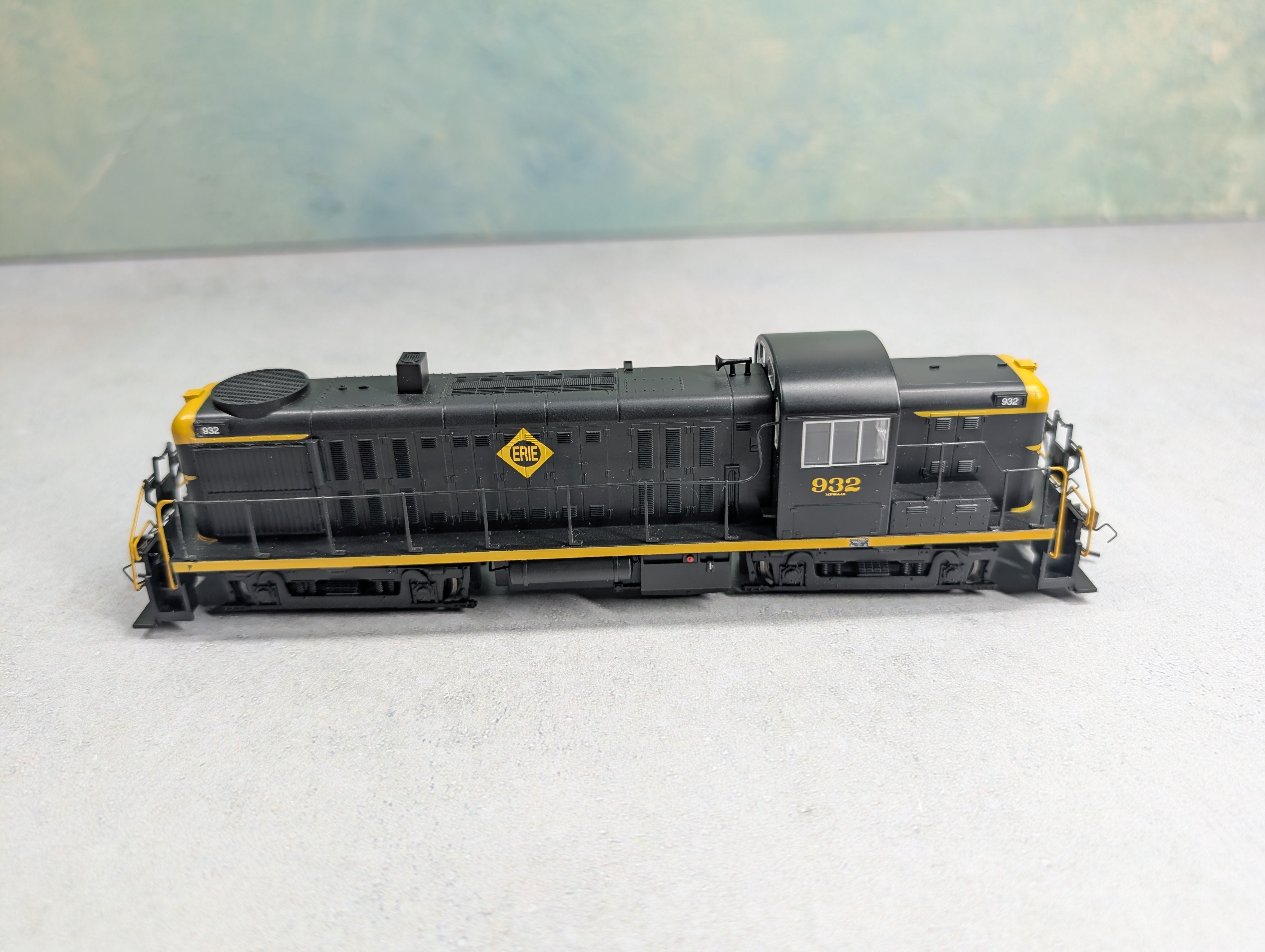 USED Bachmann 63904 HO Scale Alco RS3 Diesel Locomotive Erie #932 Runs Great DCC Sound OnBoard