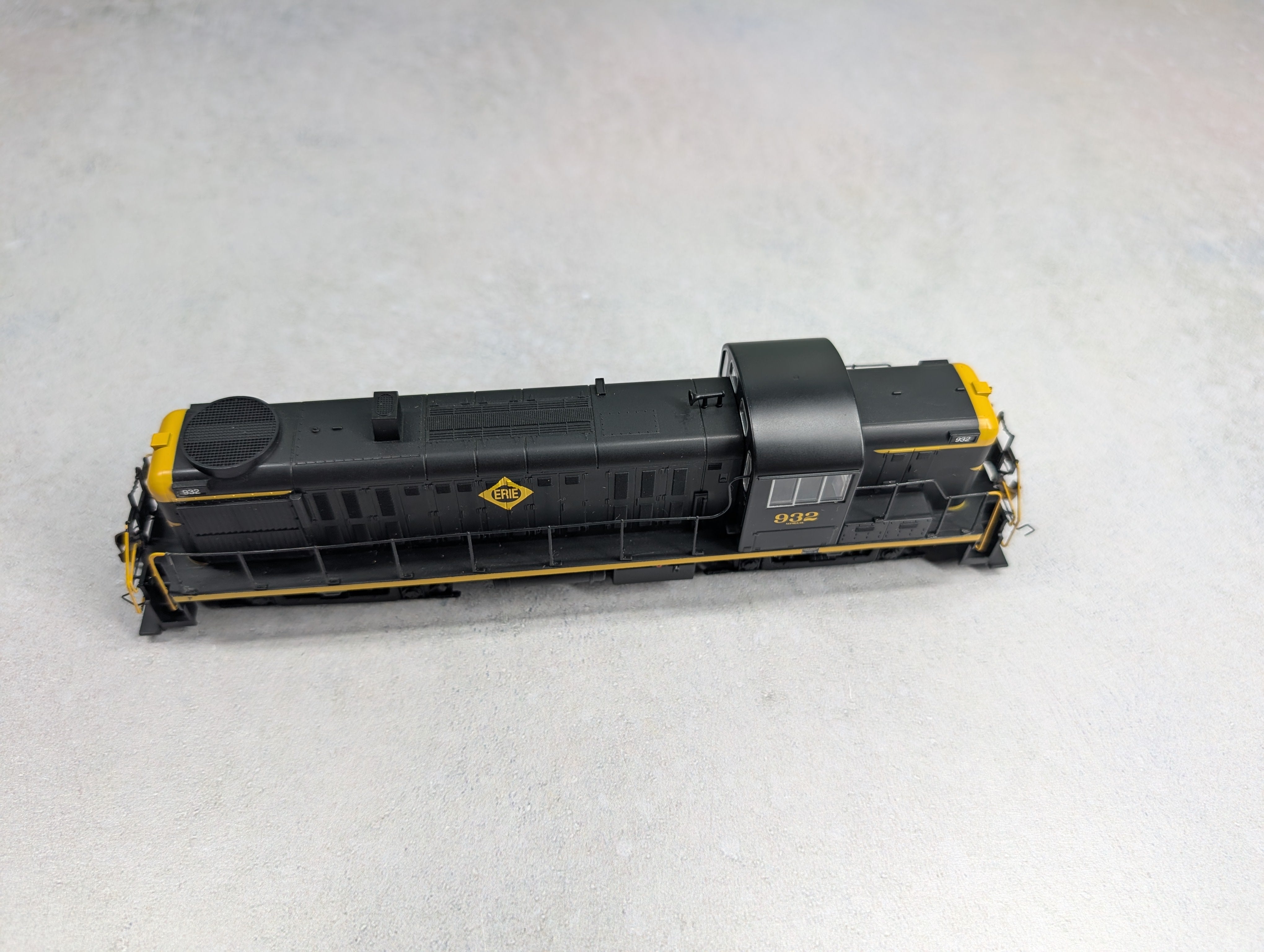 USED Bachmann 63904 HO Scale Alco RS3 Diesel Locomotive Erie #932 Runs Great DCC Sound OnBoard