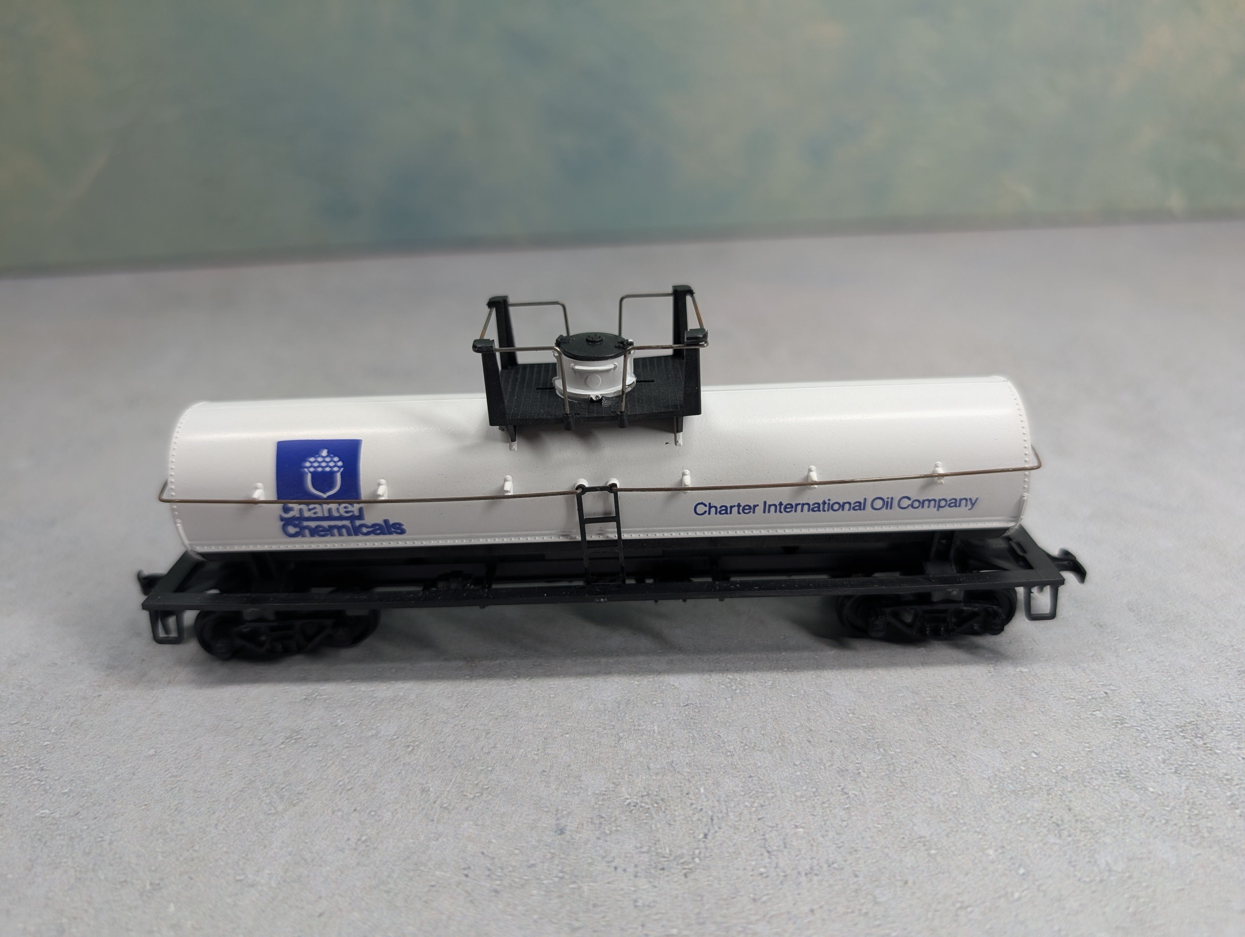 USED Athearn HO Scale Tank Car Charter Chemicals