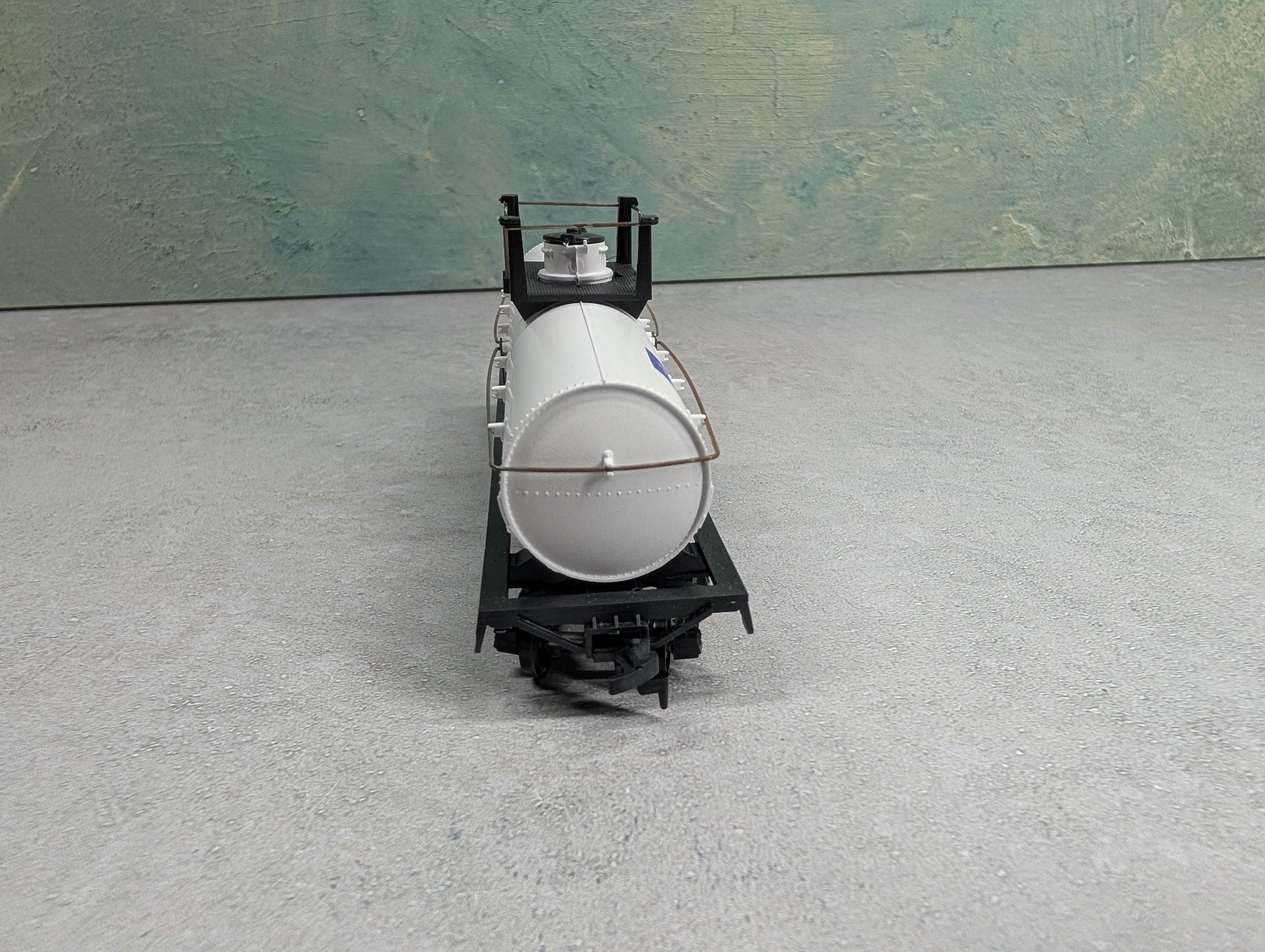 USED Athearn HO Scale Tank Car Charter Chemicals