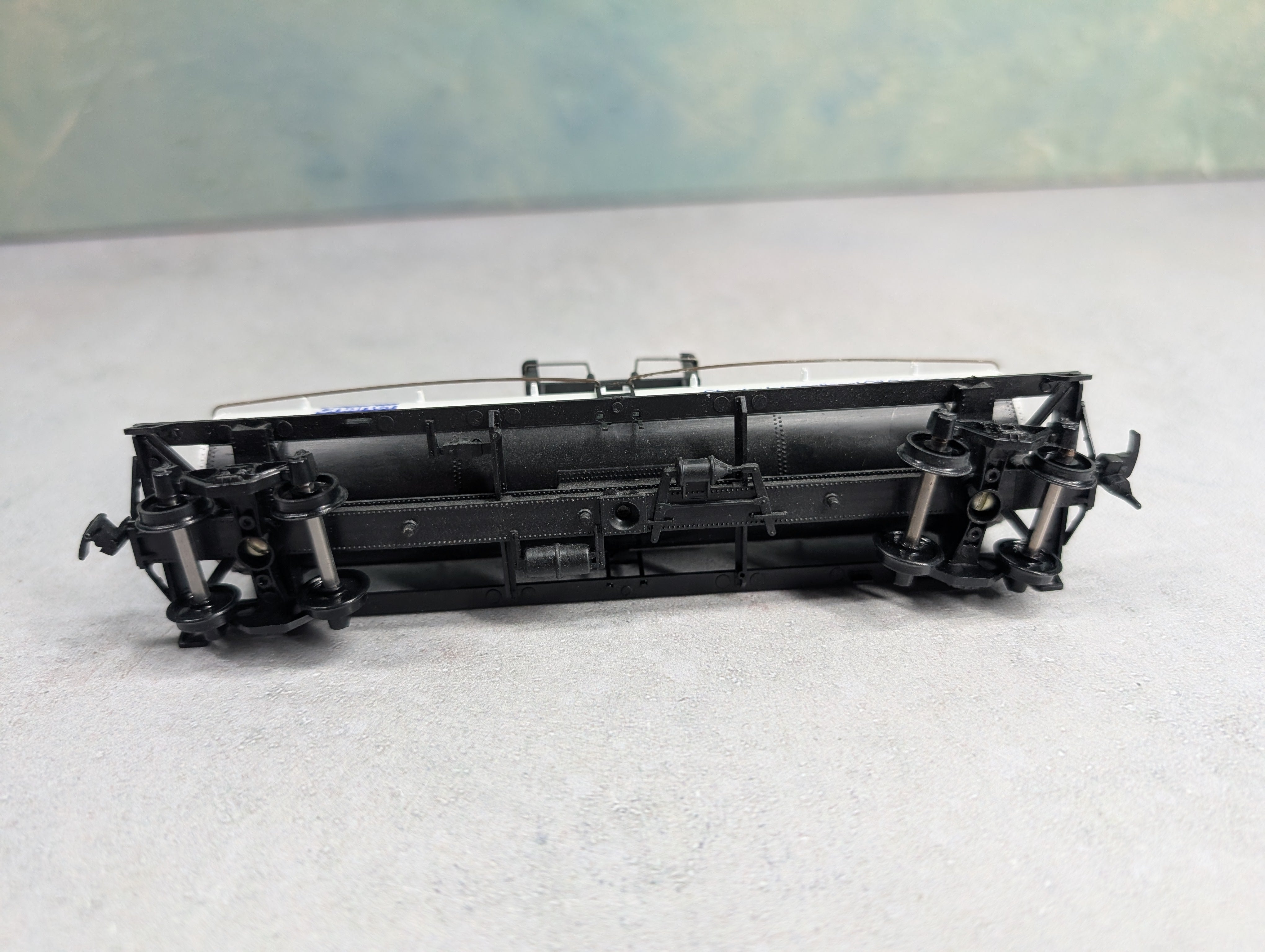 USED Athearn HO Scale Tank Car Charter Chemicals