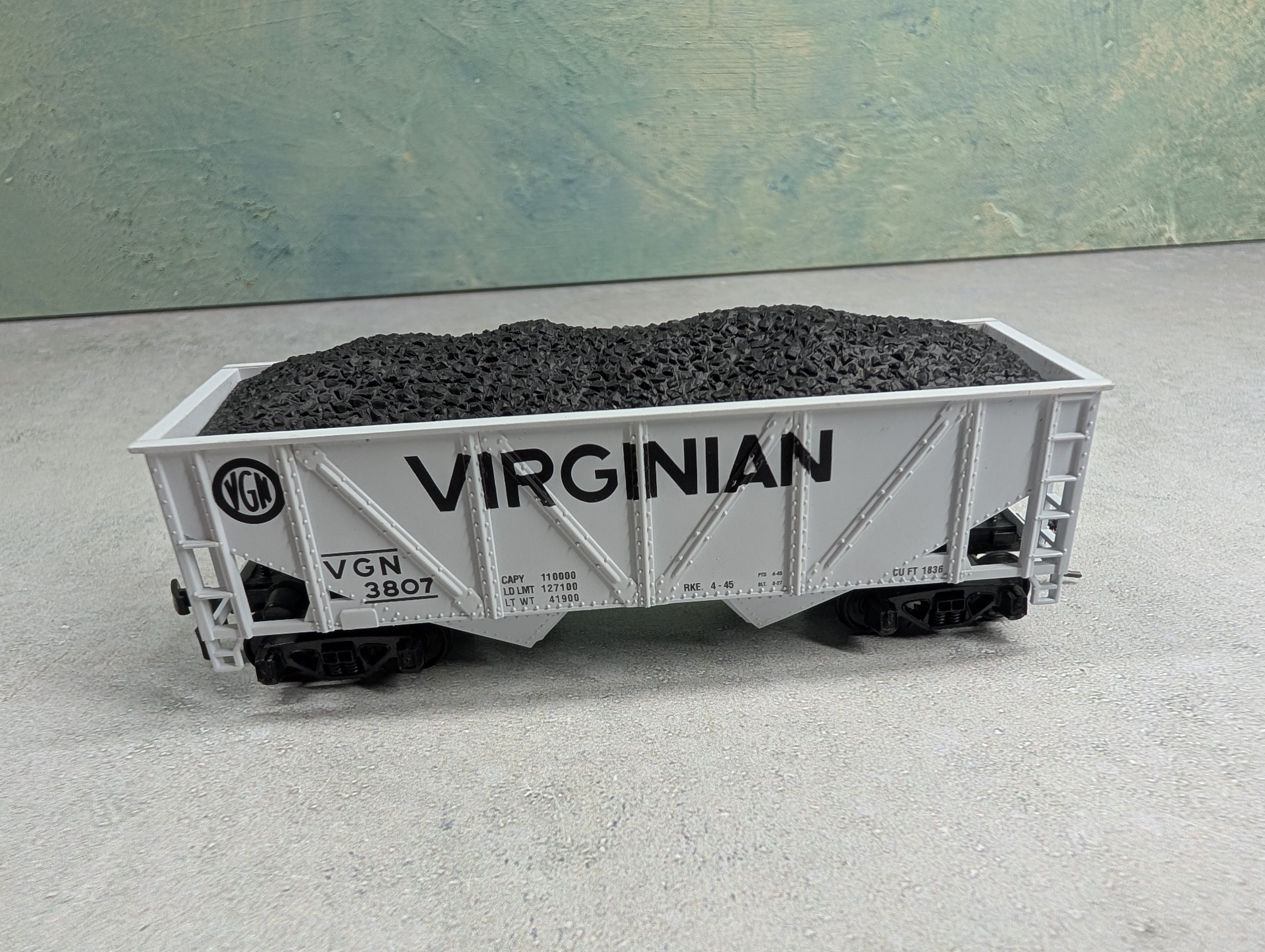 USED Mantua 729-042 HO Scale Heavy 32' Hopper Virginian VGN #3807