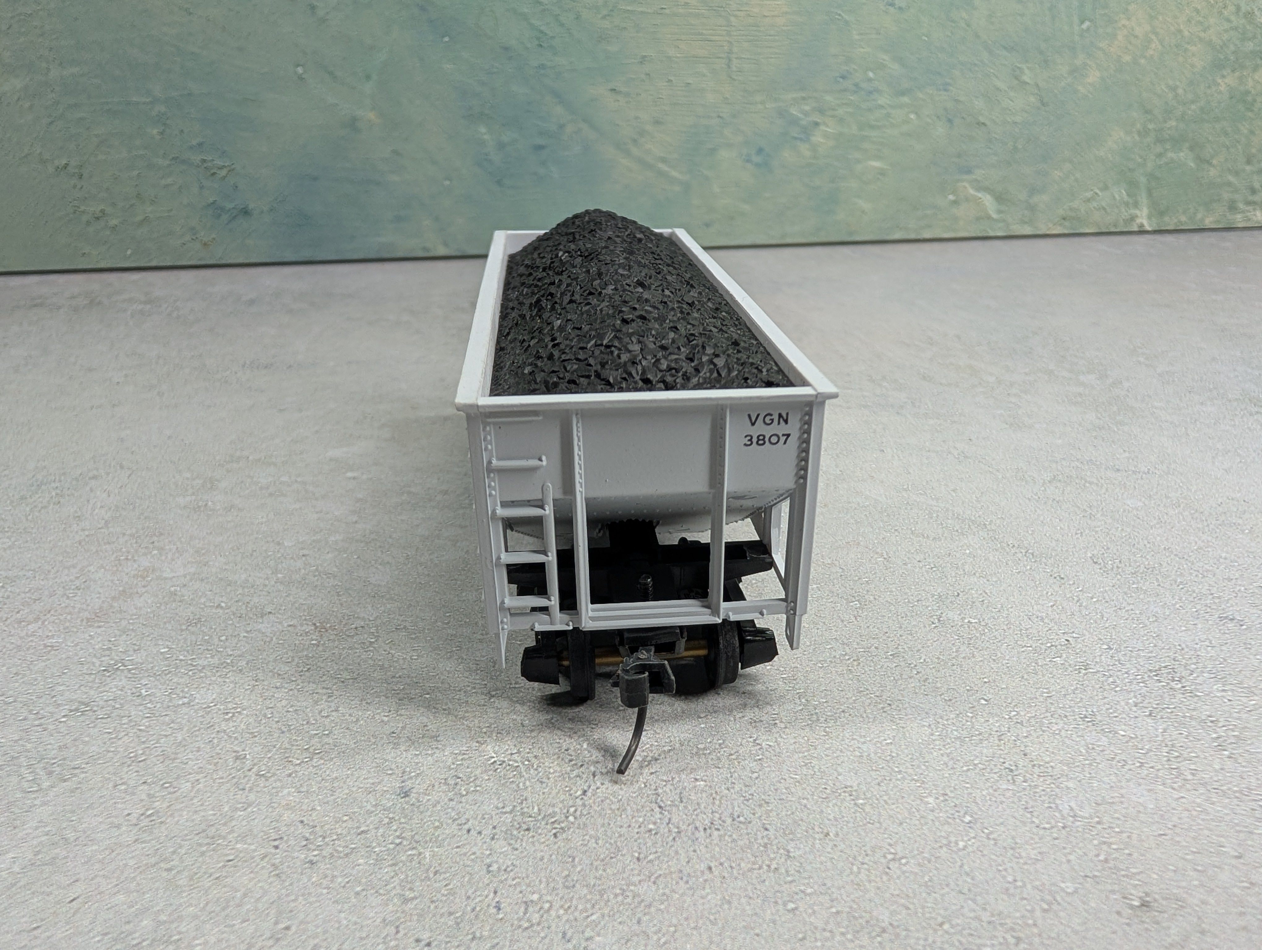 USED Mantua 729-042 HO Scale Heavy 32' Hopper Virginian VGN #3807
