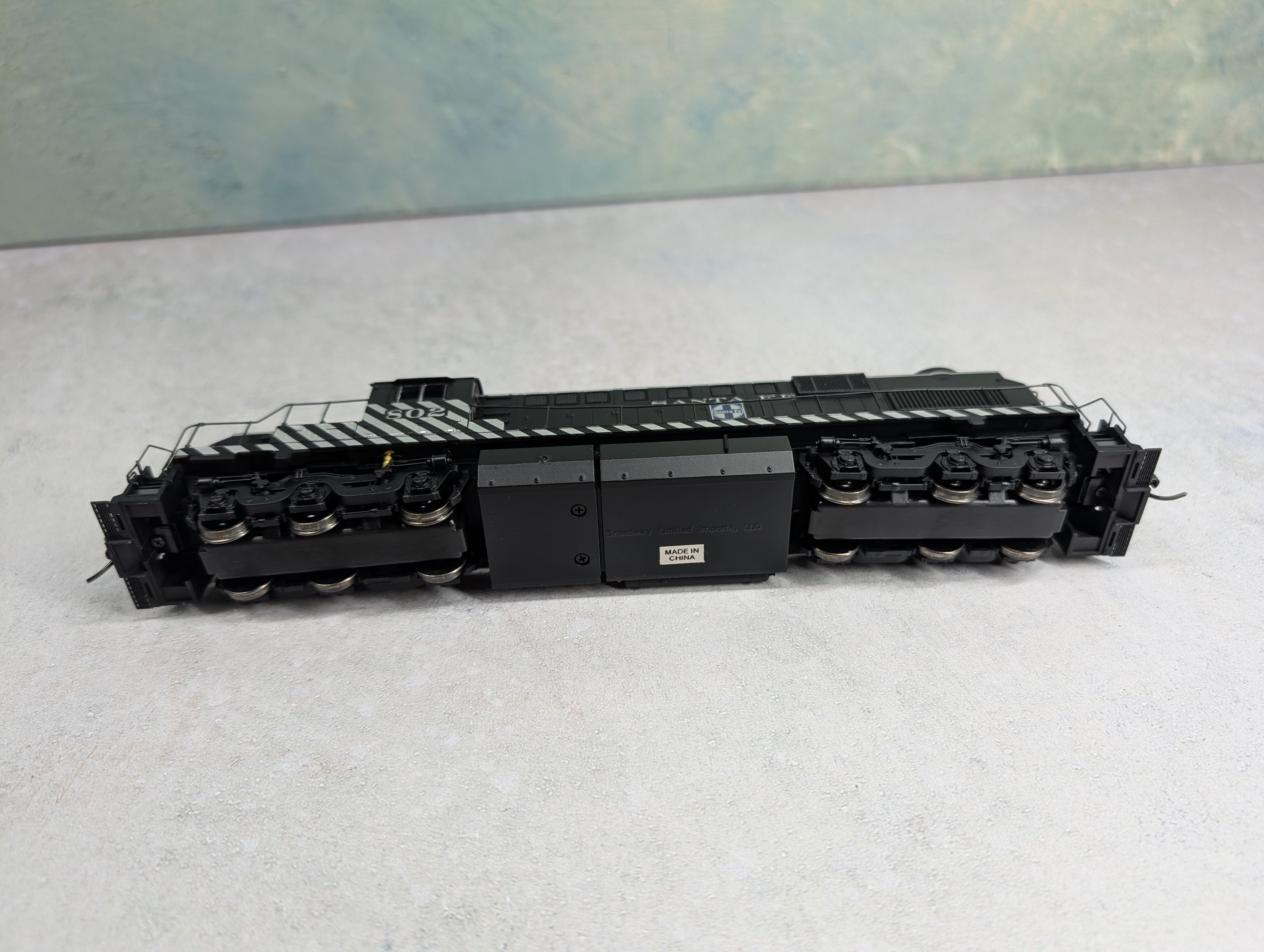 USED Broadway Limited 316 HO Scale Alco RSD-15 Diesel Locomotive Santa Fe ATSF #802 LH Zebra Stripe, Runs Great QSI DCC