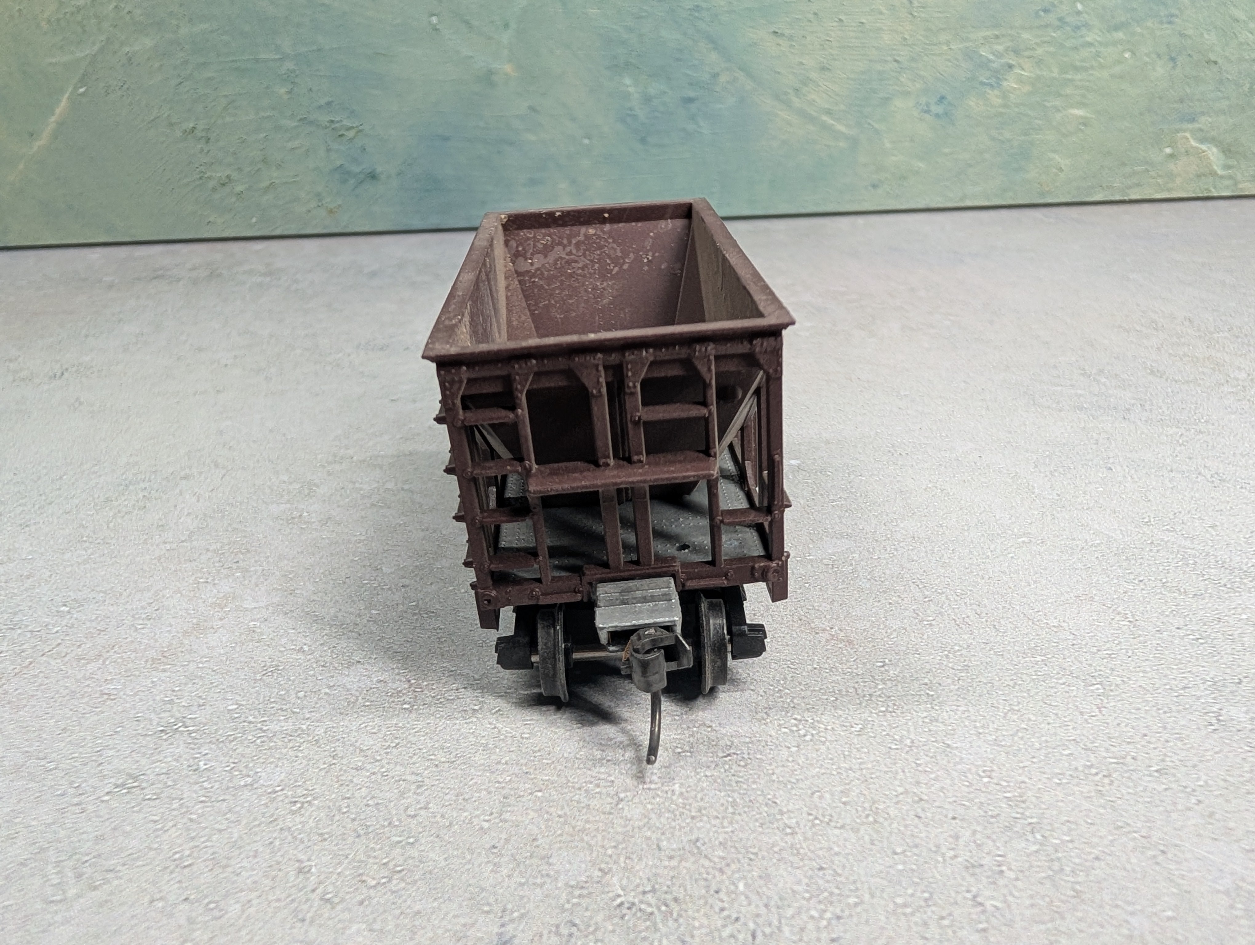 USED Roundhouse HO Scale Ore Car Canadian Pacific CP #2004 Beaver