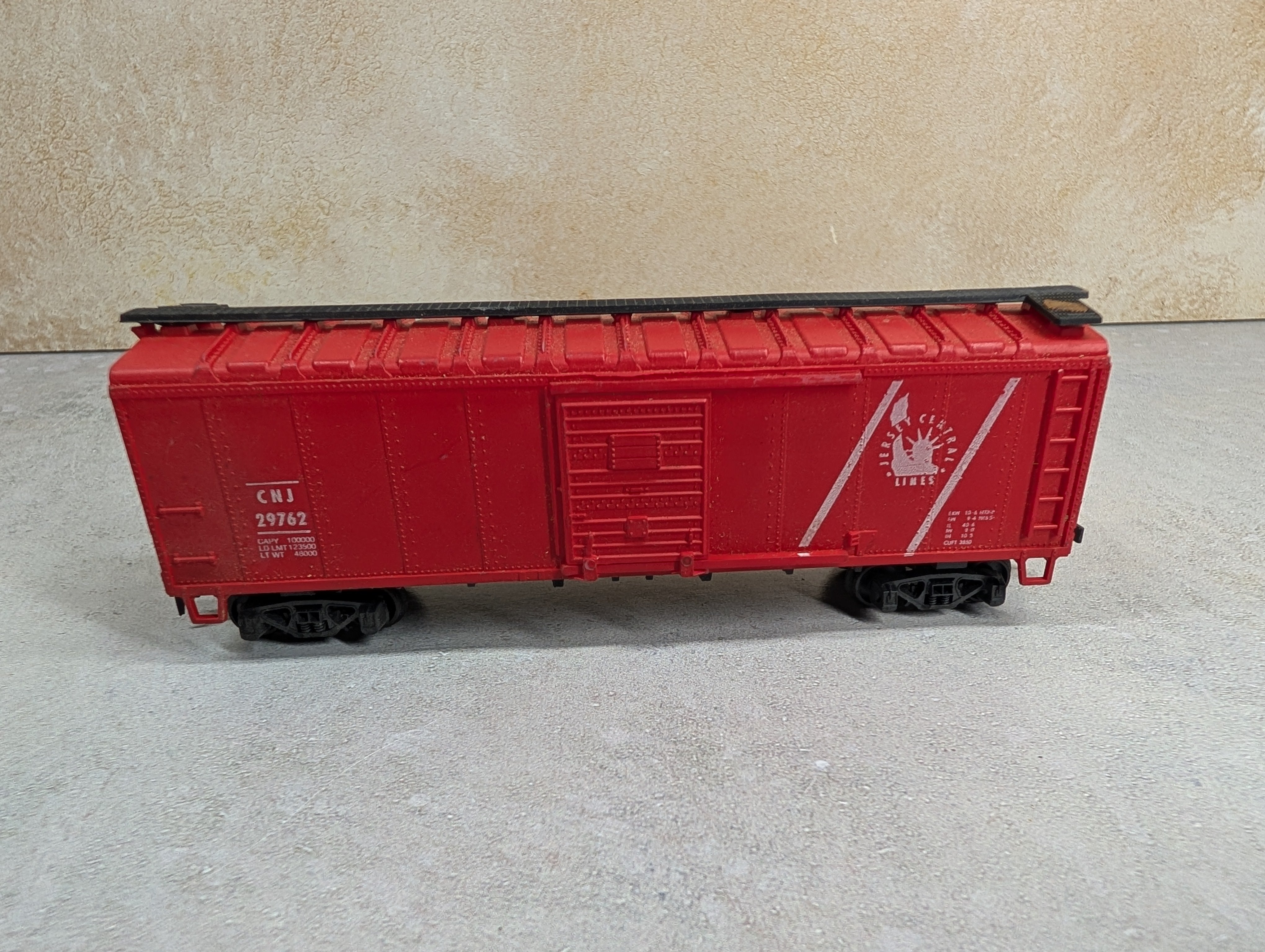 USED Roco HO Scale 40' Box Car Jersey Central CNJ #29762