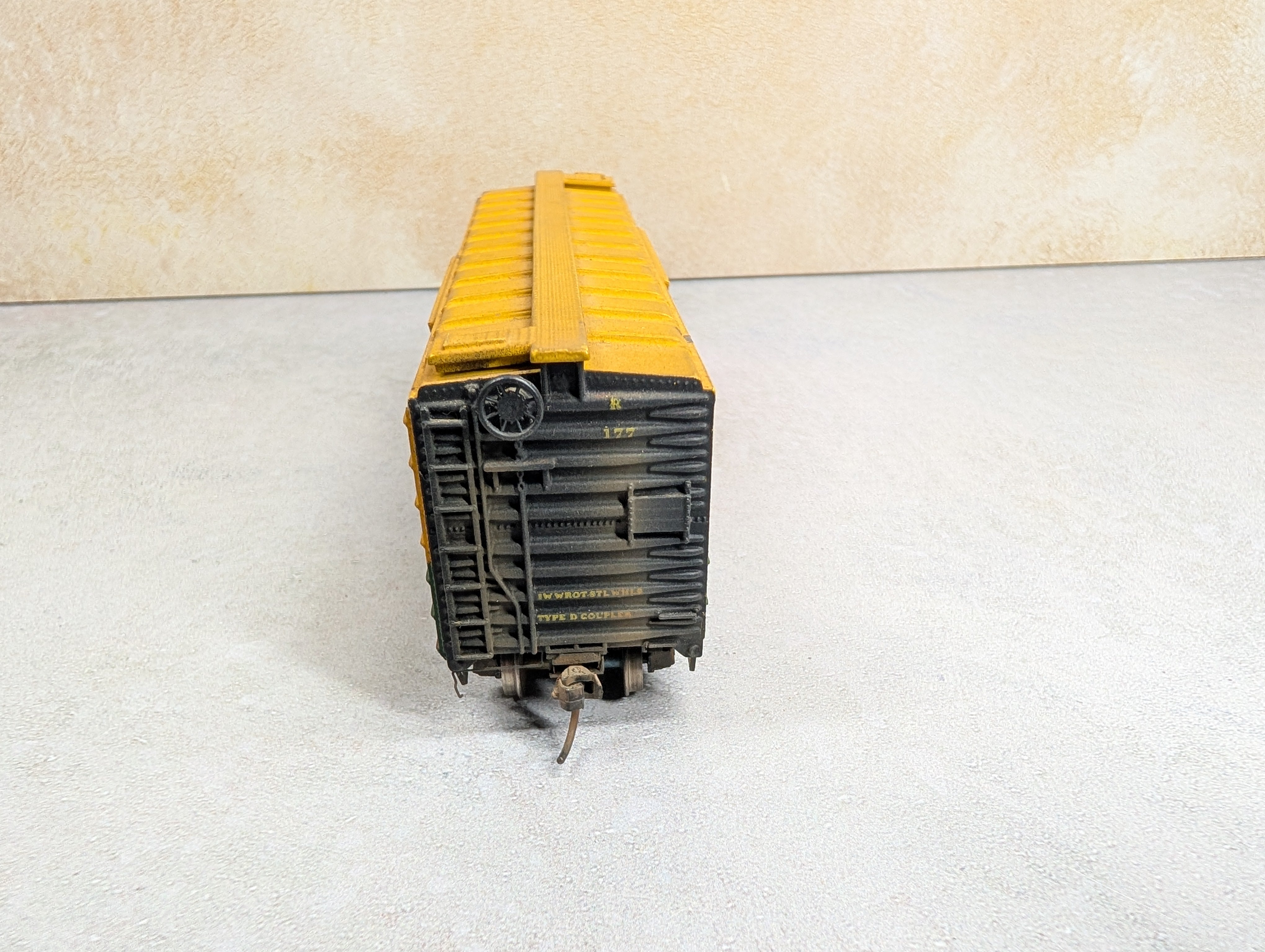 USED HO Scale 40' Box Car Rutland #177 Beautiful Weathering