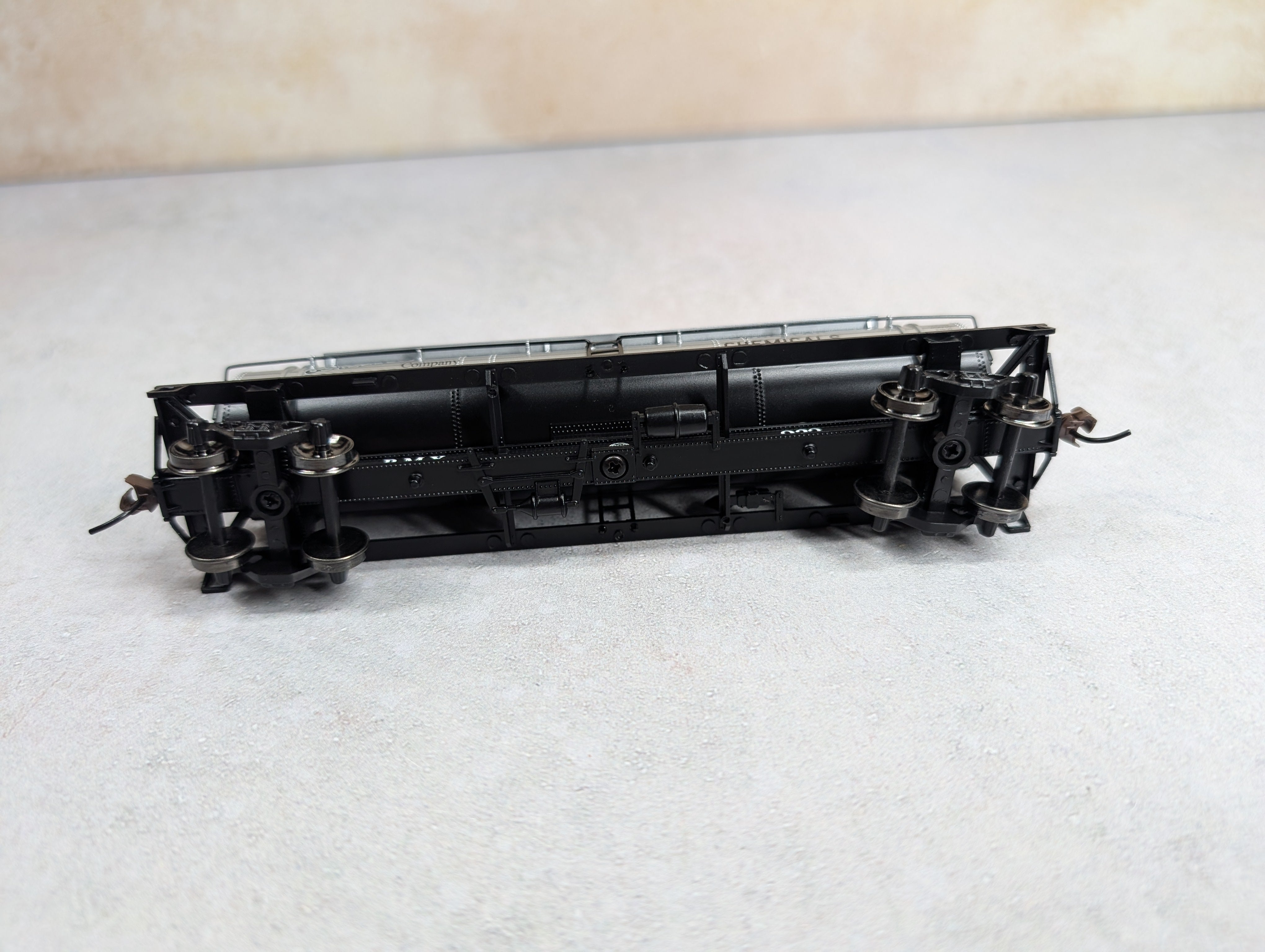 USED Athearn HO Scale Triple Dome Tank Car Barrett Company BMX #923