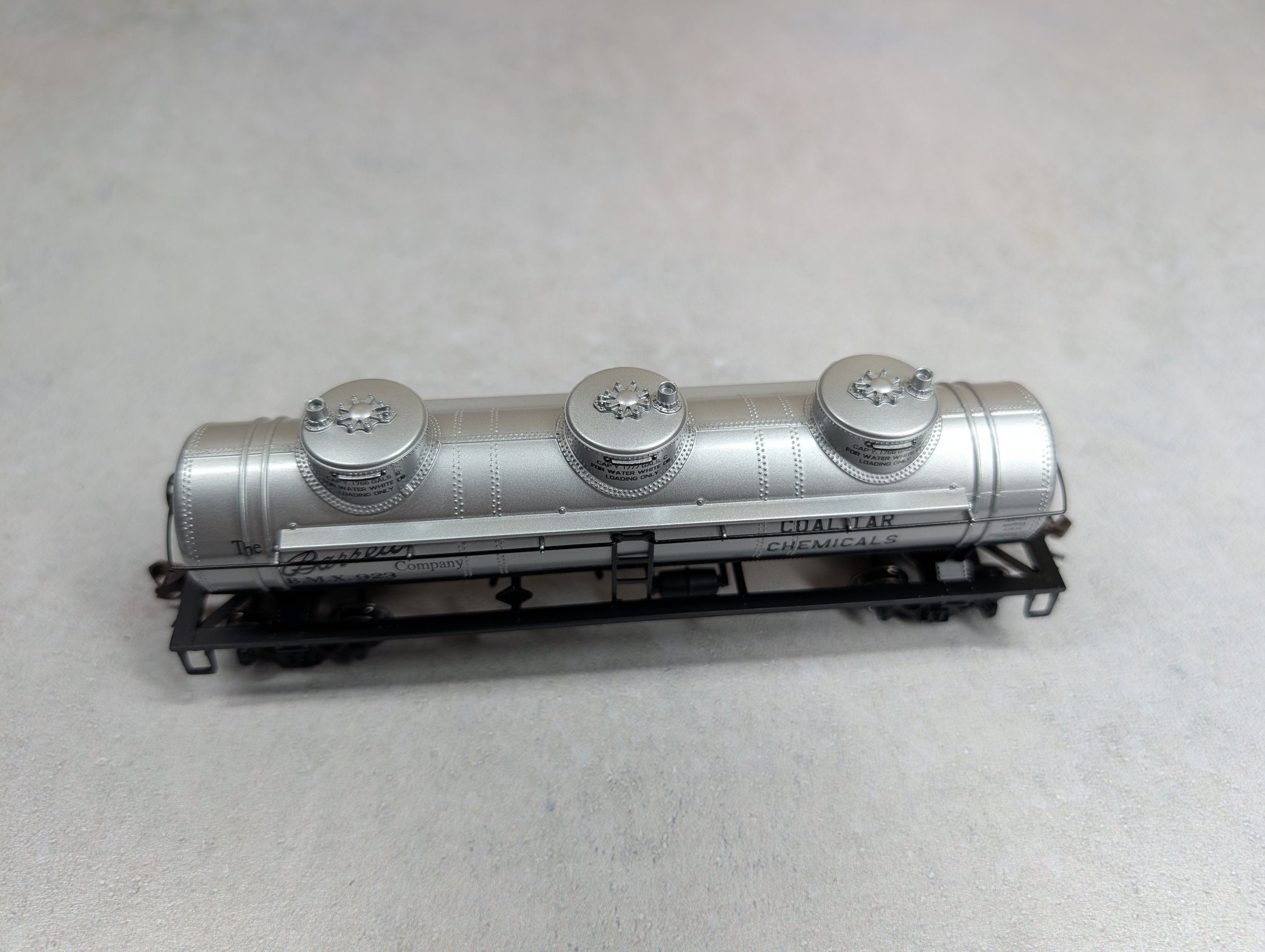USED Athearn HO Scale Triple Dome Tank Car Barrett Company BMX #923