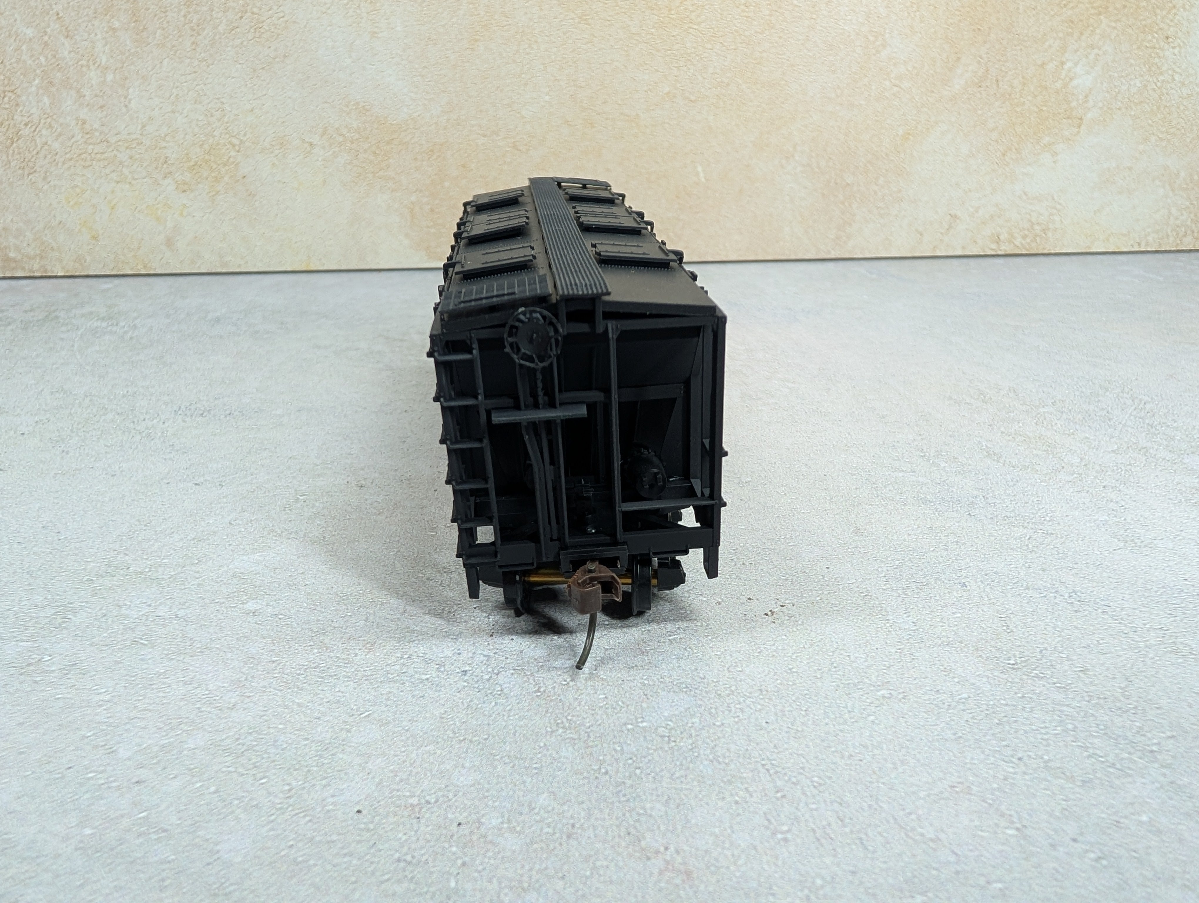 USED Bowser HO Scale Covered Hopper CNJ #91169