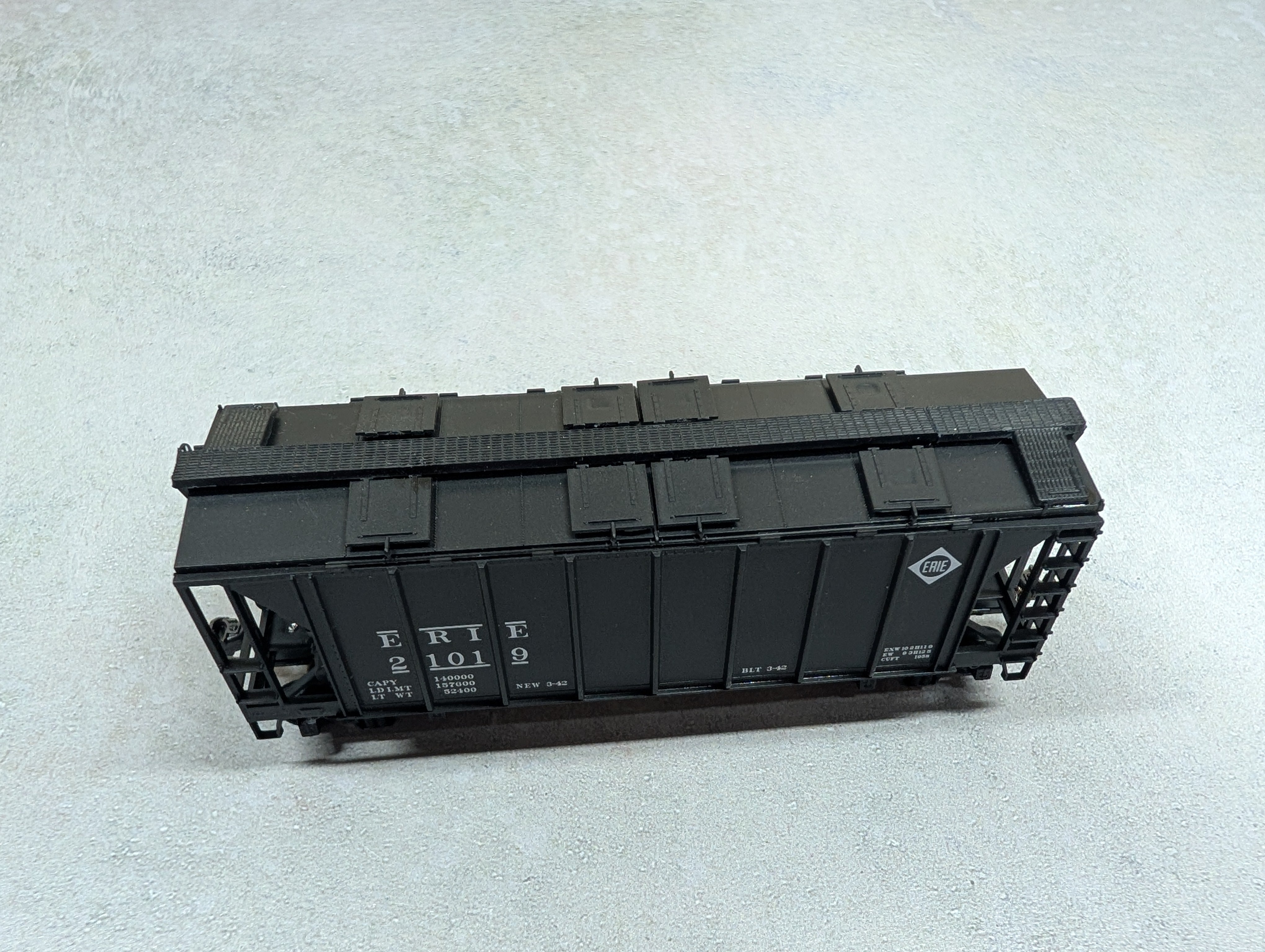 USED Bowser HO Scale Covered Hopper Erie #21019