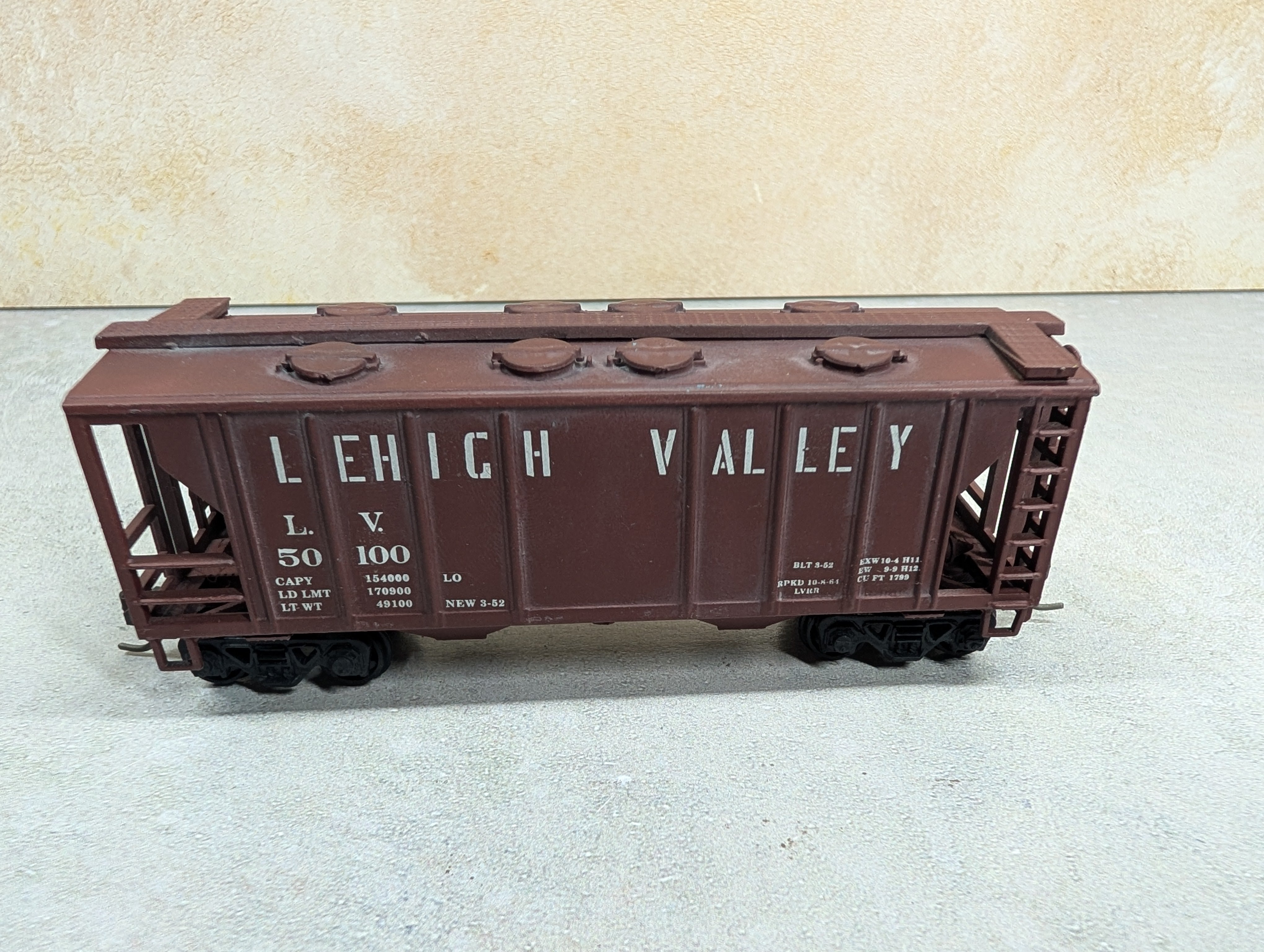 USED Roundhouse HO Scale Covered Hopper Lehigh Valley LV #50100 Decal