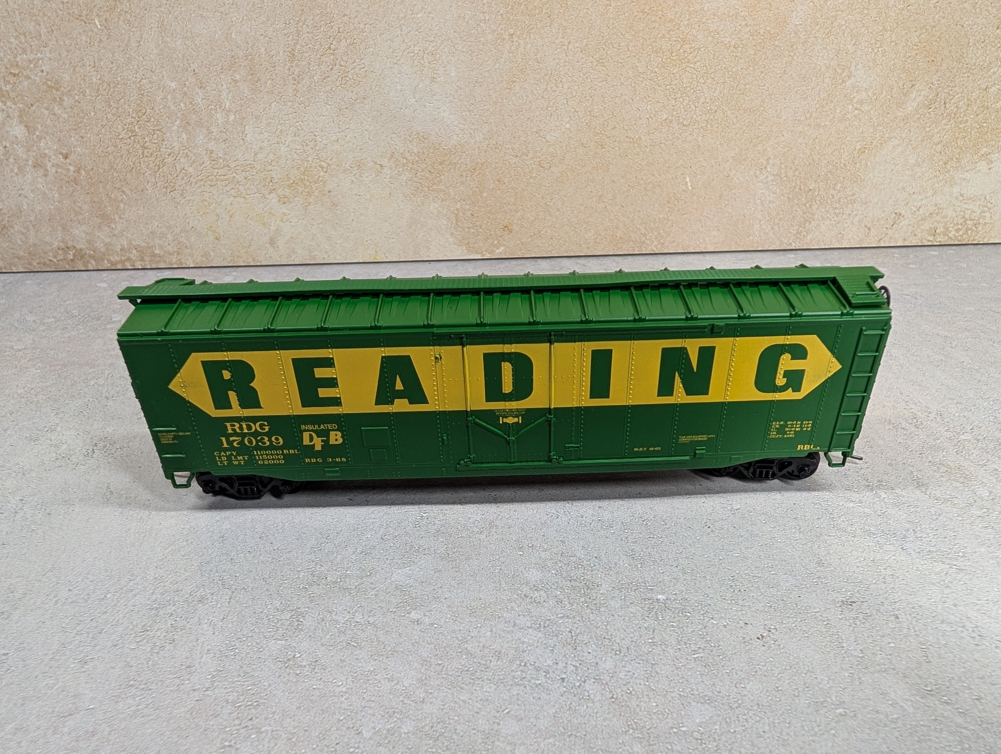 USED Athearn HO Scale 50' Box Car Reading RDG #17039