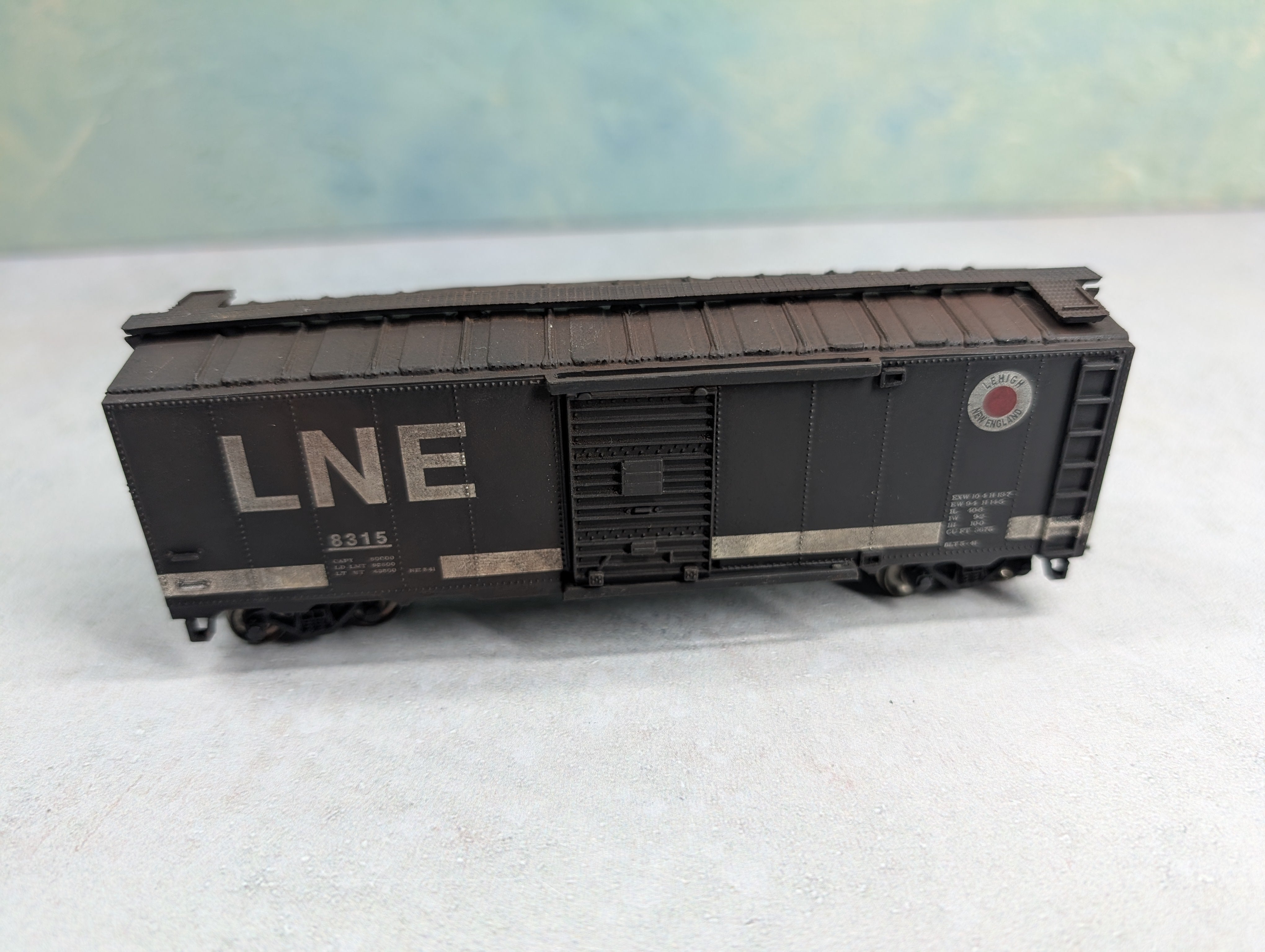USED Bachmann HO Scale Beautifully Weathered Box Car Lehigh and New England LNE #8315