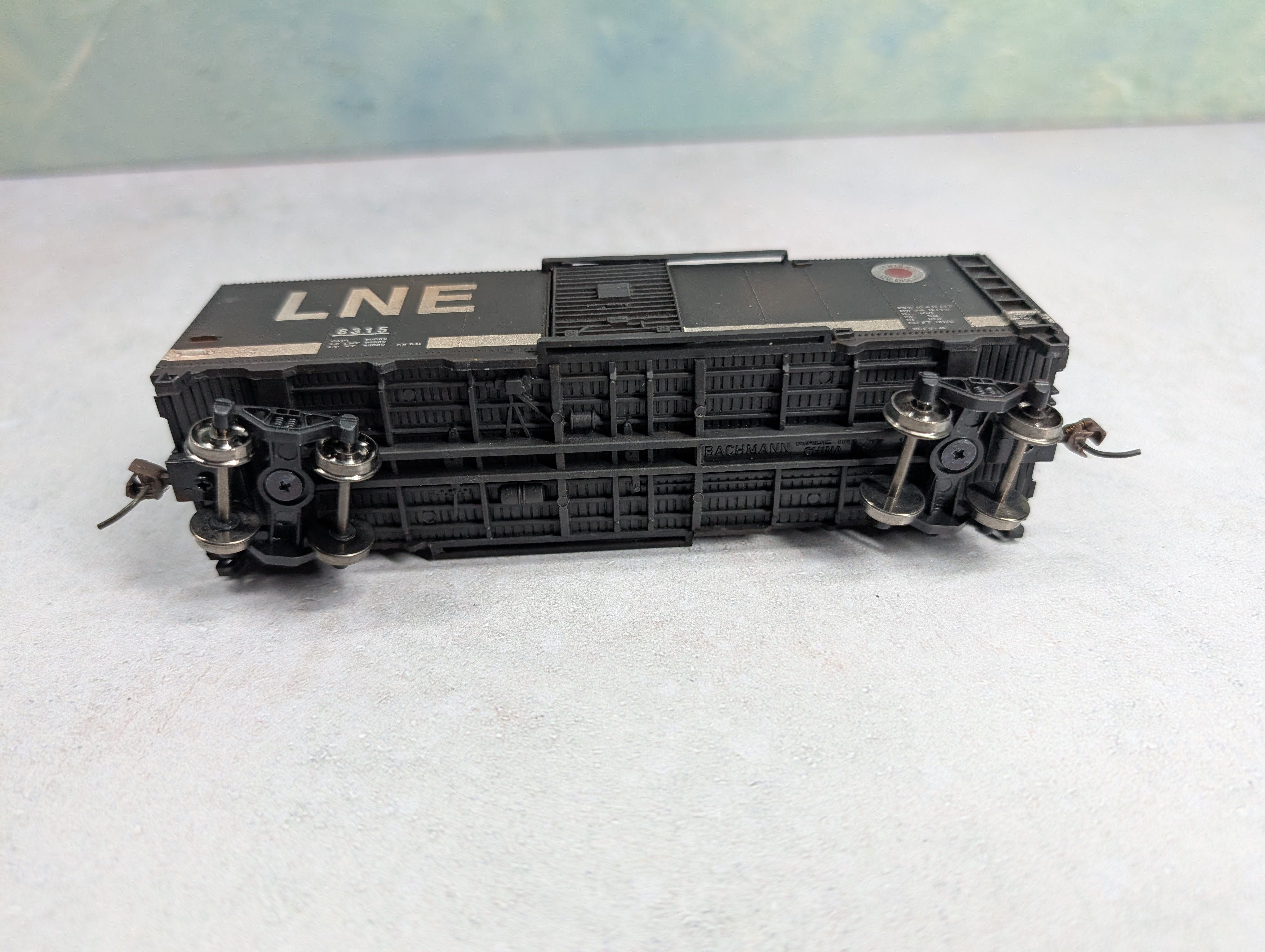 USED Bachmann HO Scale Beautifully Weathered Box Car Lehigh and New England LNE #8315