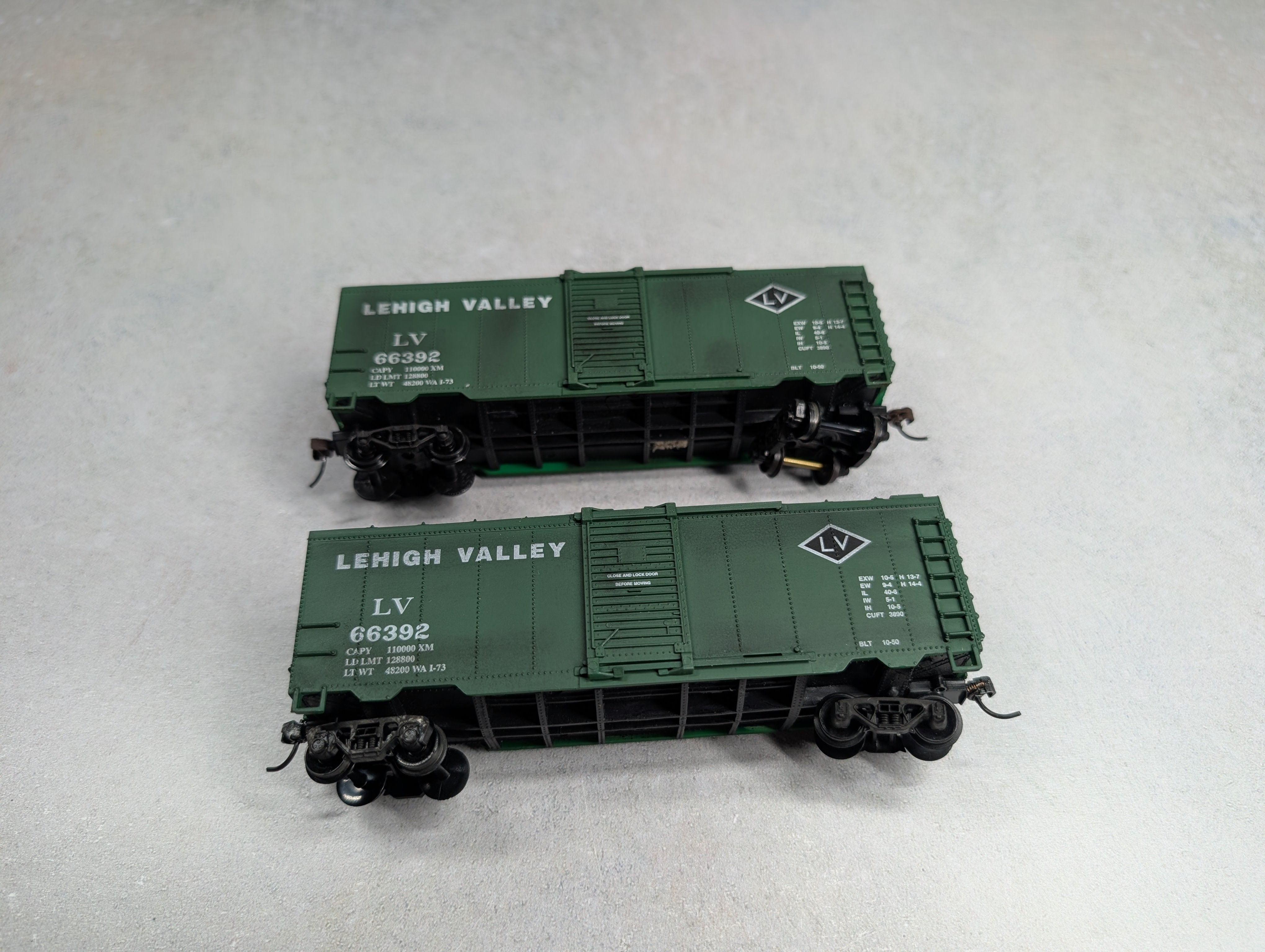 USED HO Scale Beautifully Weathered Box Cars Lehigh Valley LV #66392 (2 pcs)