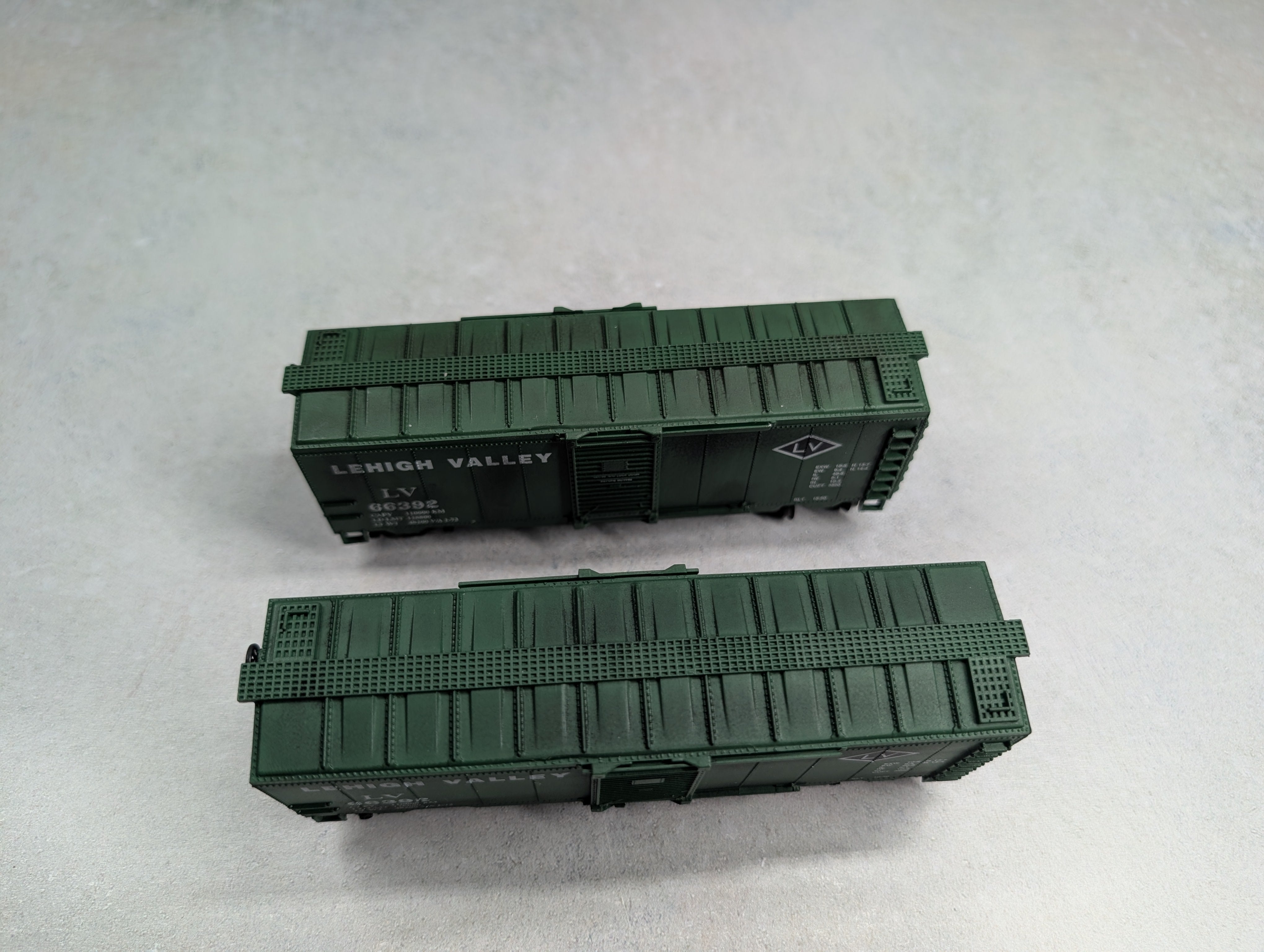 USED HO Scale Beautifully Weathered Box Cars Lehigh Valley LV #66392 (2 pcs)