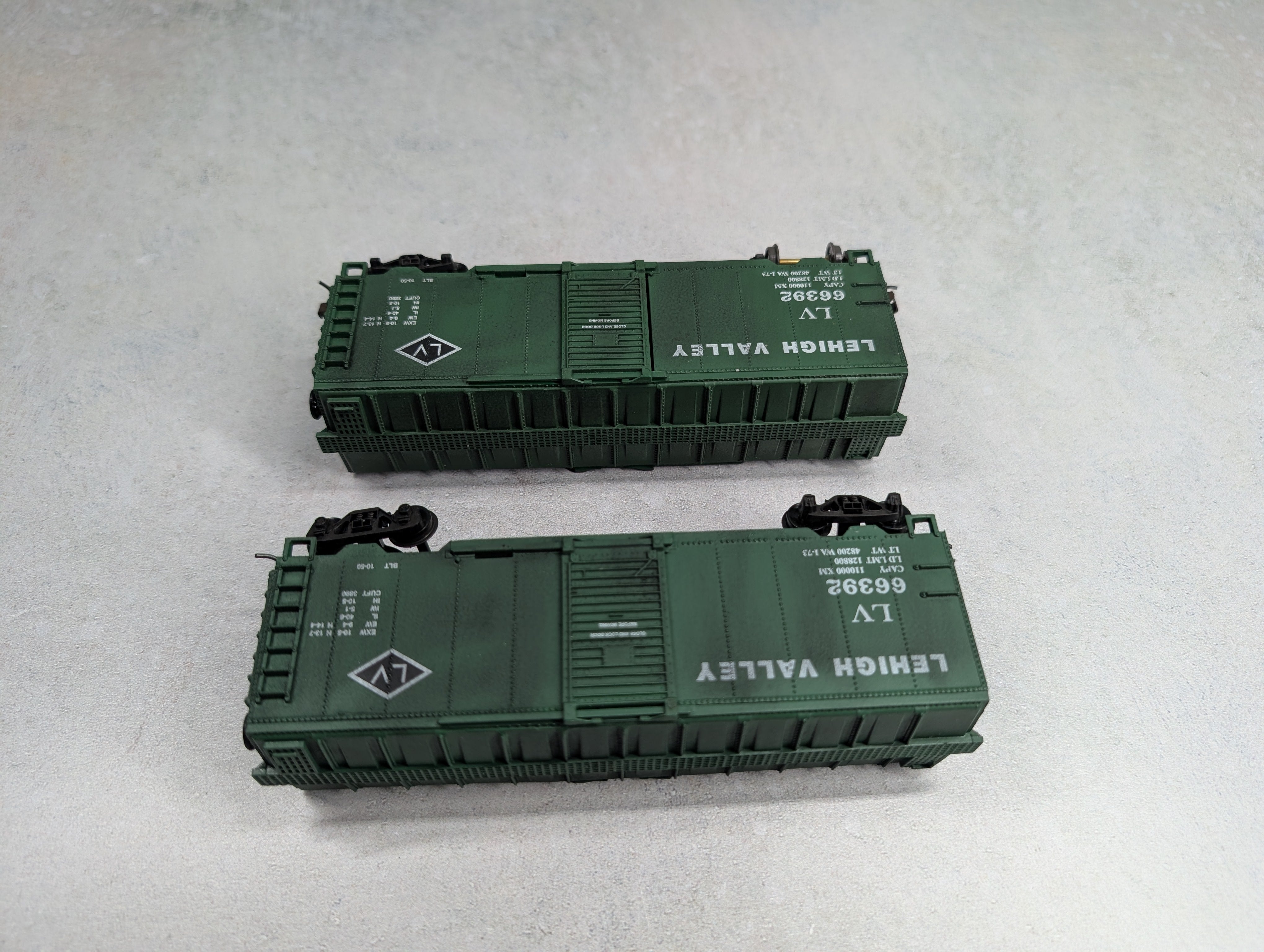 USED HO Scale Beautifully Weathered Box Cars Lehigh Valley LV #66392 (2 pcs)