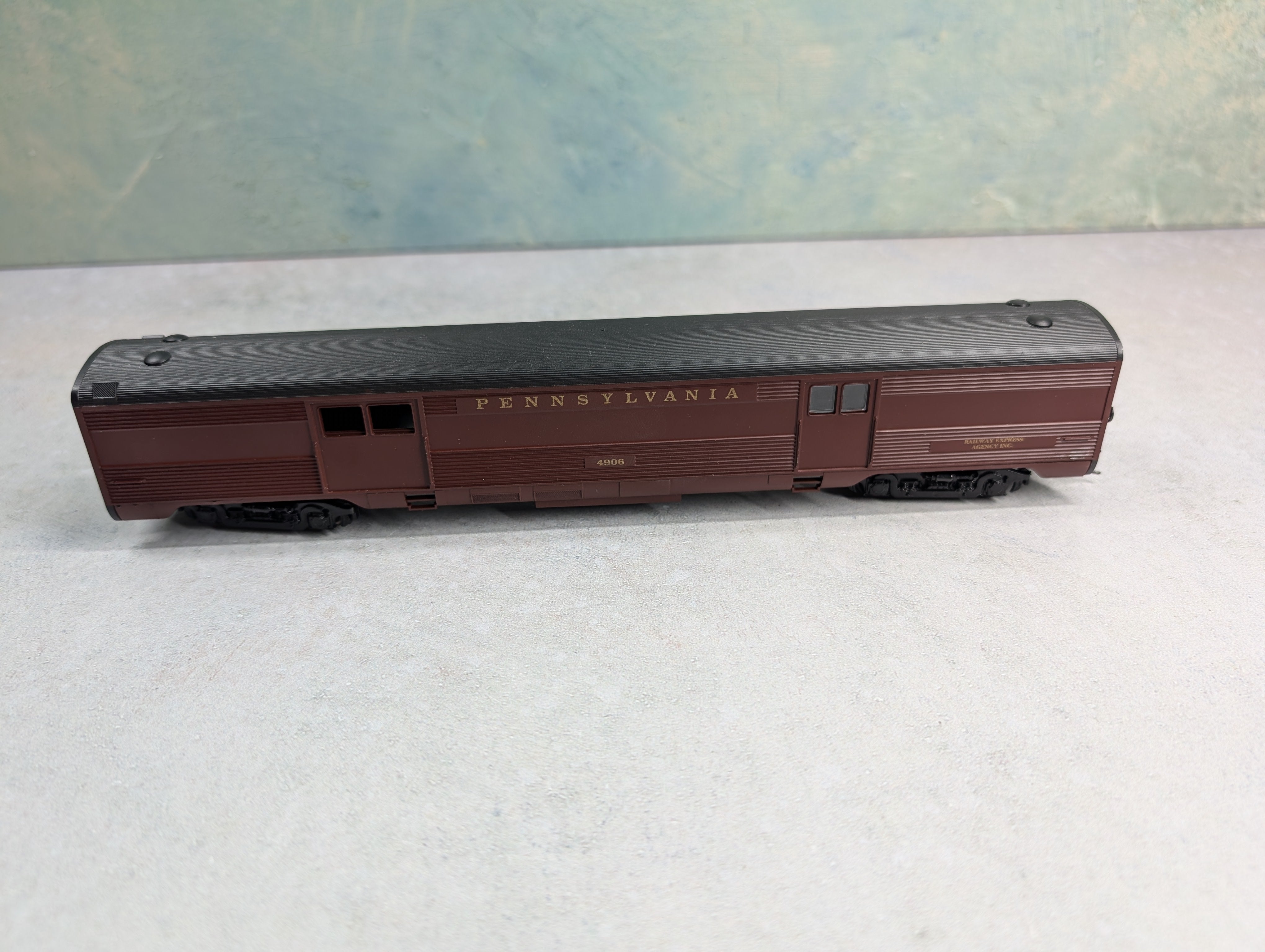 USED Athearn HO Scale Passenger Car Pennsylvania #4906