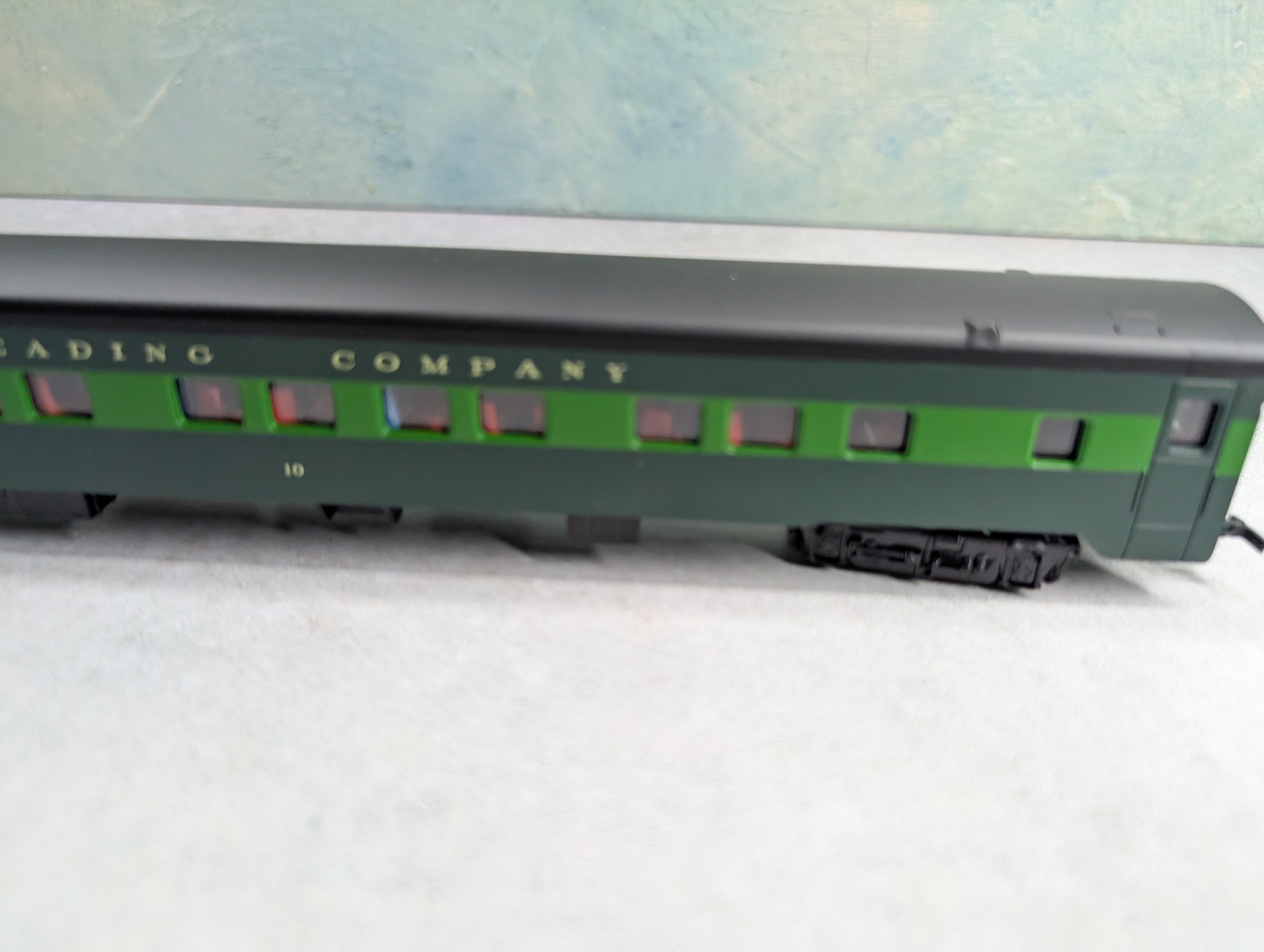 USED IHC 49577 HO Scale OBS Heavyweight Passenger Car Reading #10 w/ Interiors
