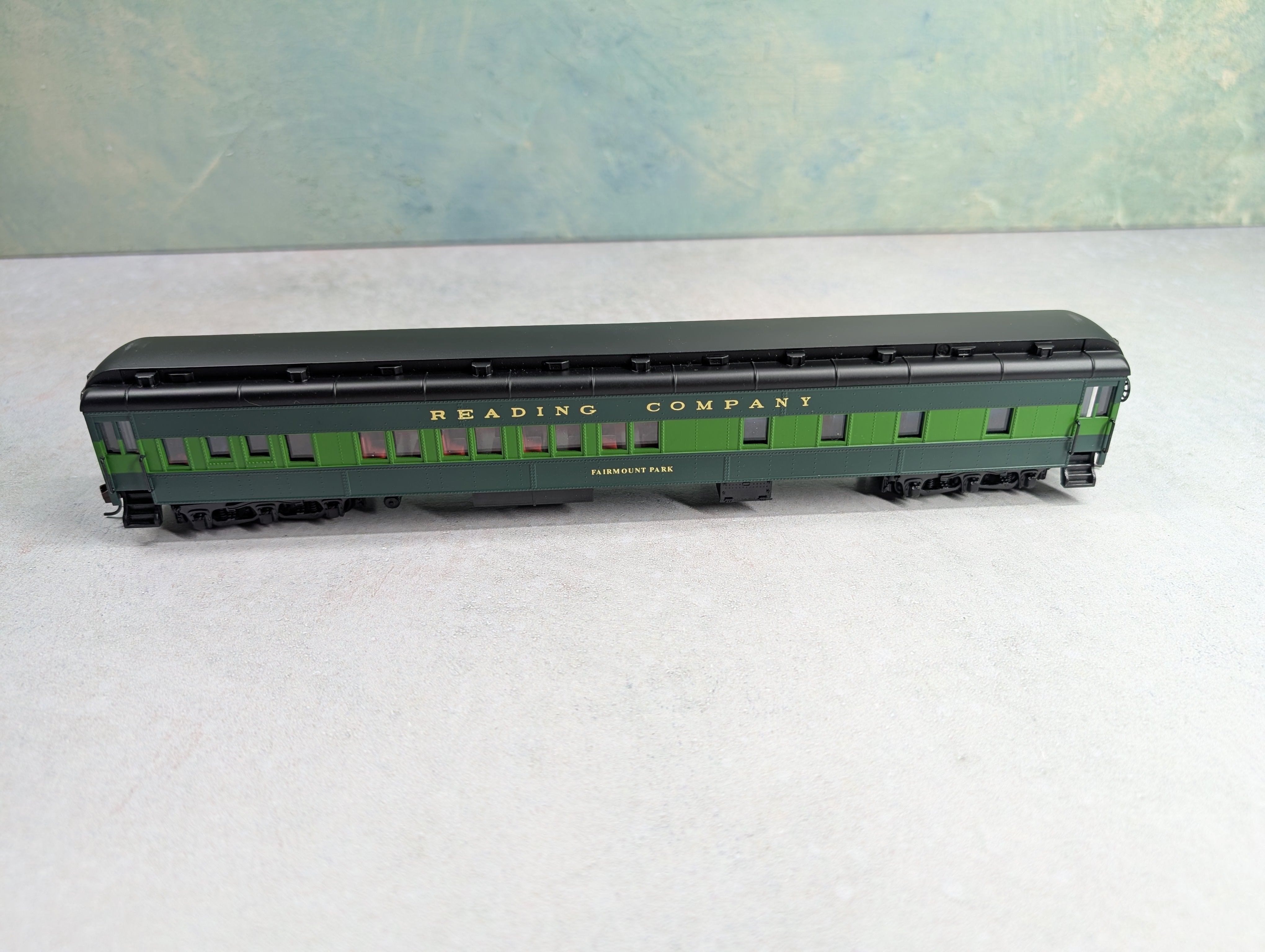 USED IHC 49576 HO Scale 8-1-2 Sleeper Heavyweight Passenger Car Reading Fairmount Park, w/ Interiors