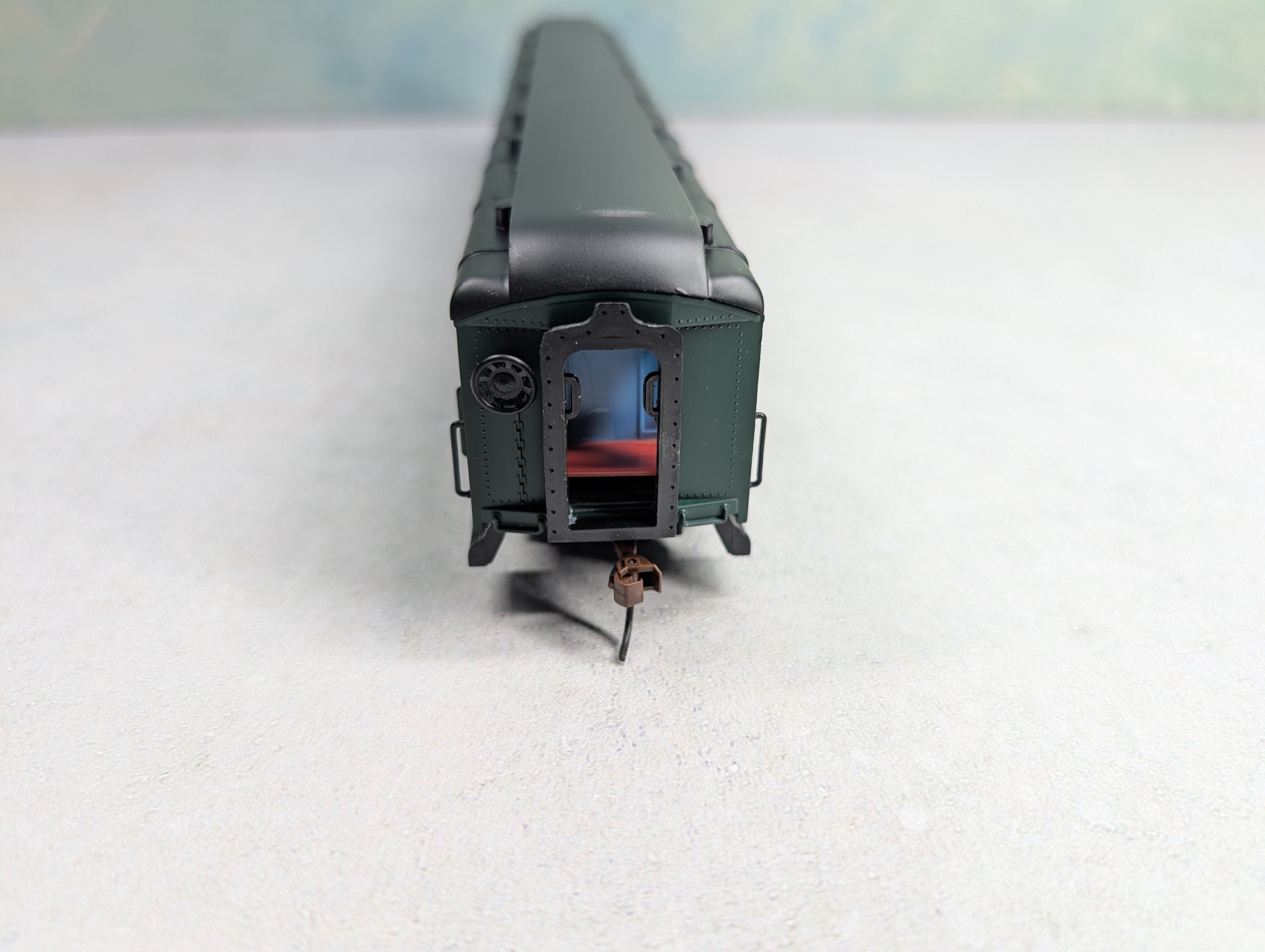 USED IHC 49576 HO Scale 8-1-2 Sleeper Heavyweight Passenger Car Reading Fairmount Park, w/ Interiors