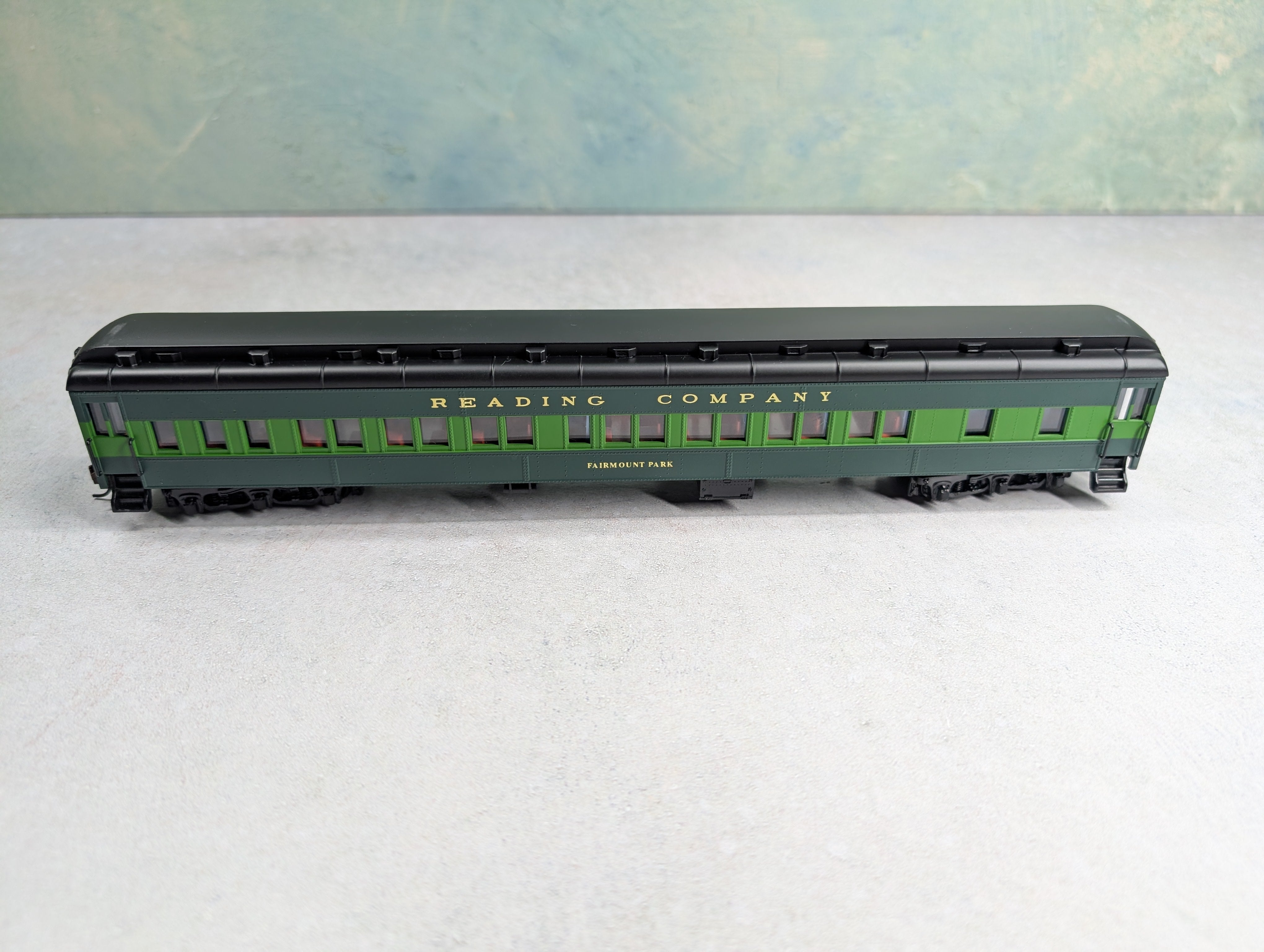USED IHC 49576 HO Scale 8-1-2 Sleeper Heavyweight Passenger Car Reading Fairmount Park, w/ Interiors