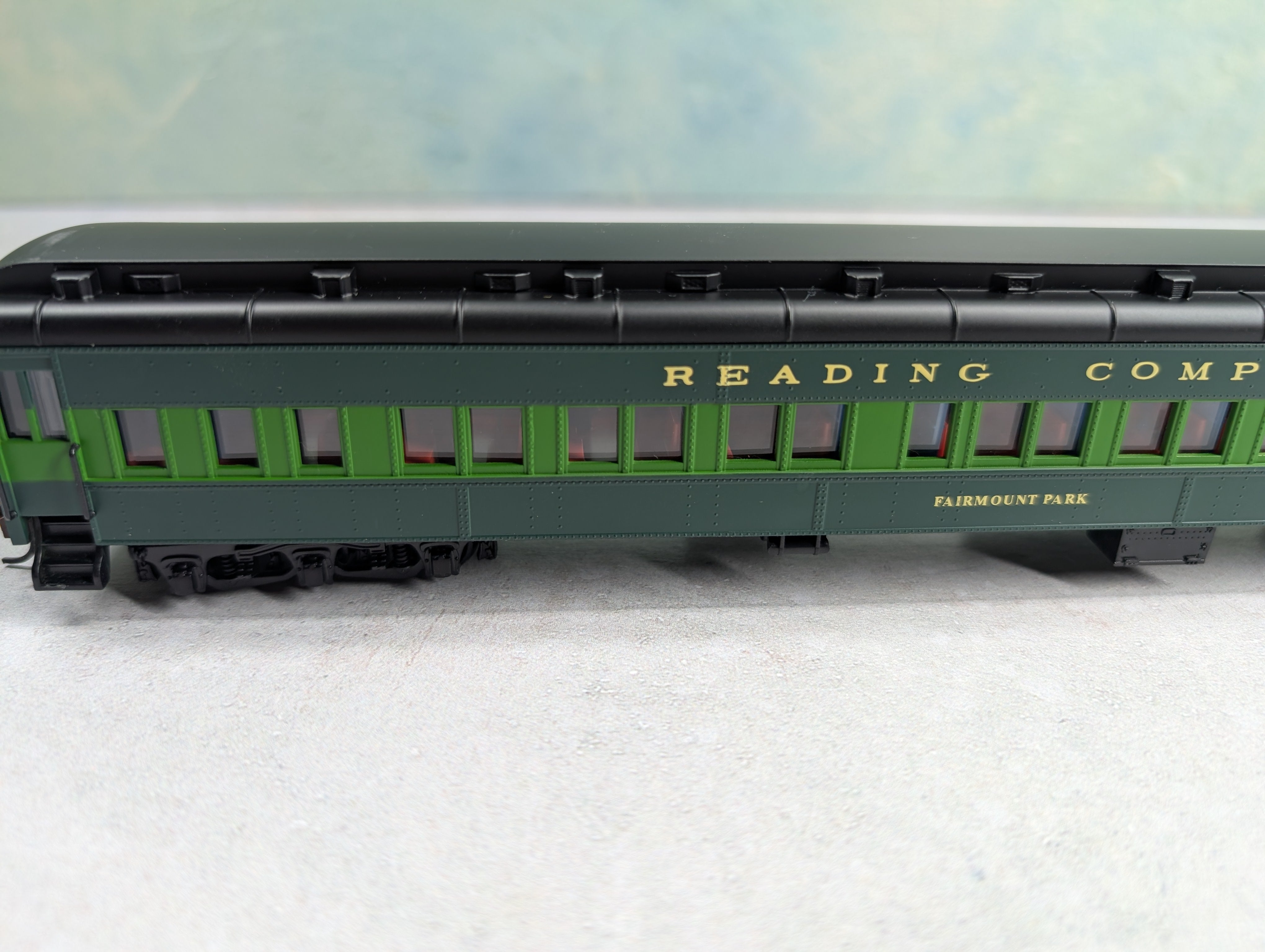 USED IHC 49576 HO Scale 8-1-2 Sleeper Heavyweight Passenger Car Reading Fairmount Park, w/ Interiors