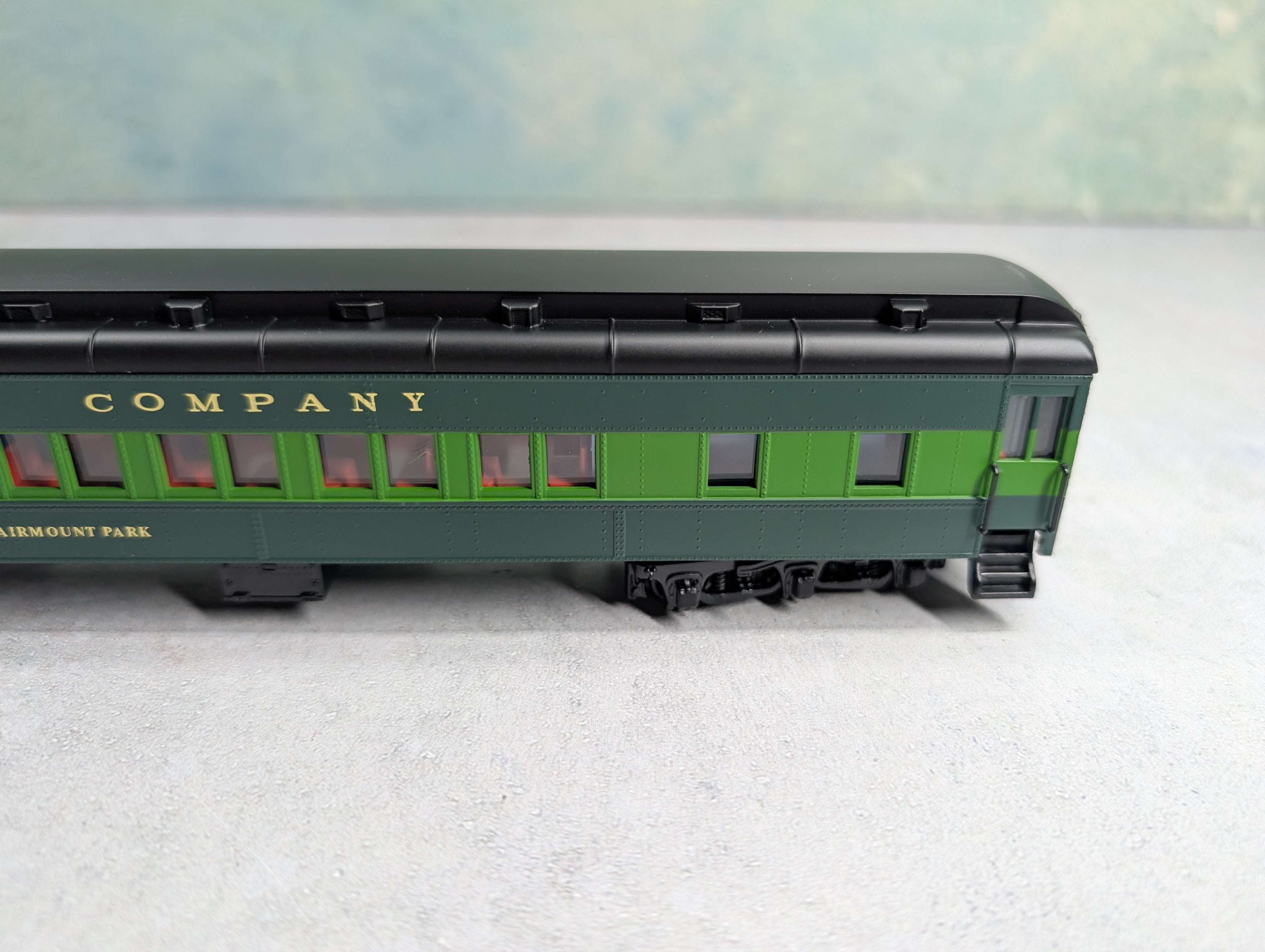 USED IHC 49576 HO Scale 8-1-2 Sleeper Heavyweight Passenger Car Reading Fairmount Park, w/ Interiors