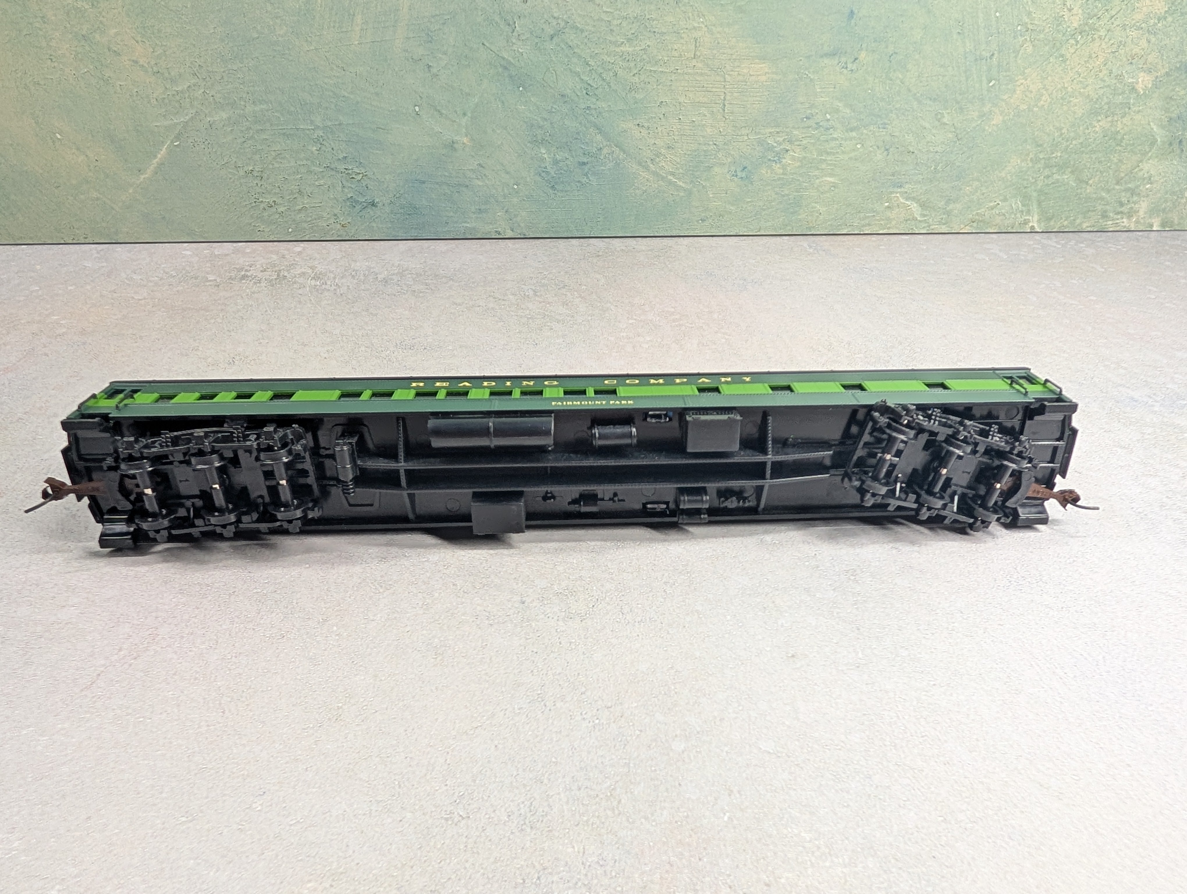 USED IHC 49576 HO Scale 8-1-2 Sleeper Heavyweight Passenger Car Reading Fairmount Park, w/ Interiors